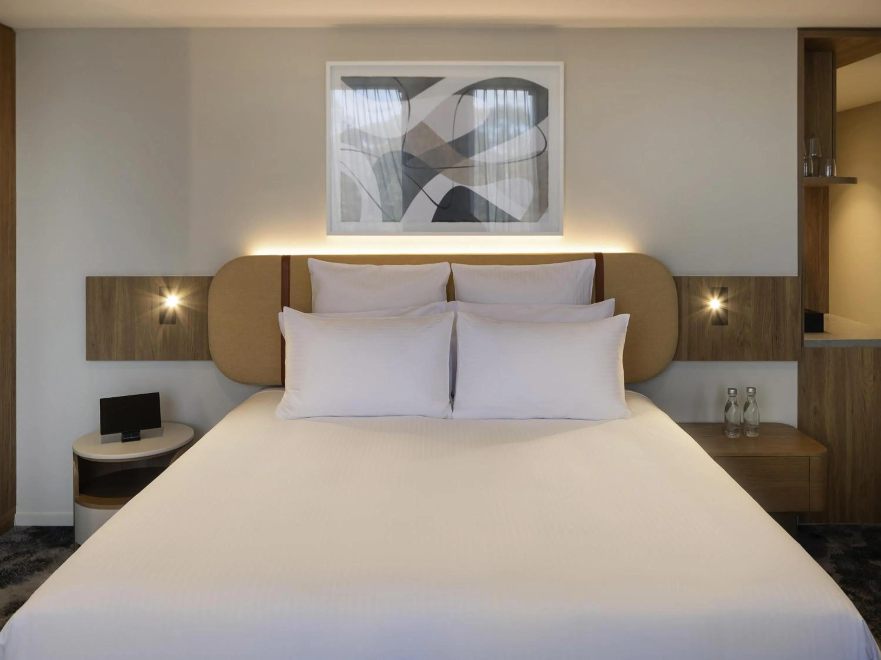 Superior King Room - Accessible  in Pullman Sydney Penrith