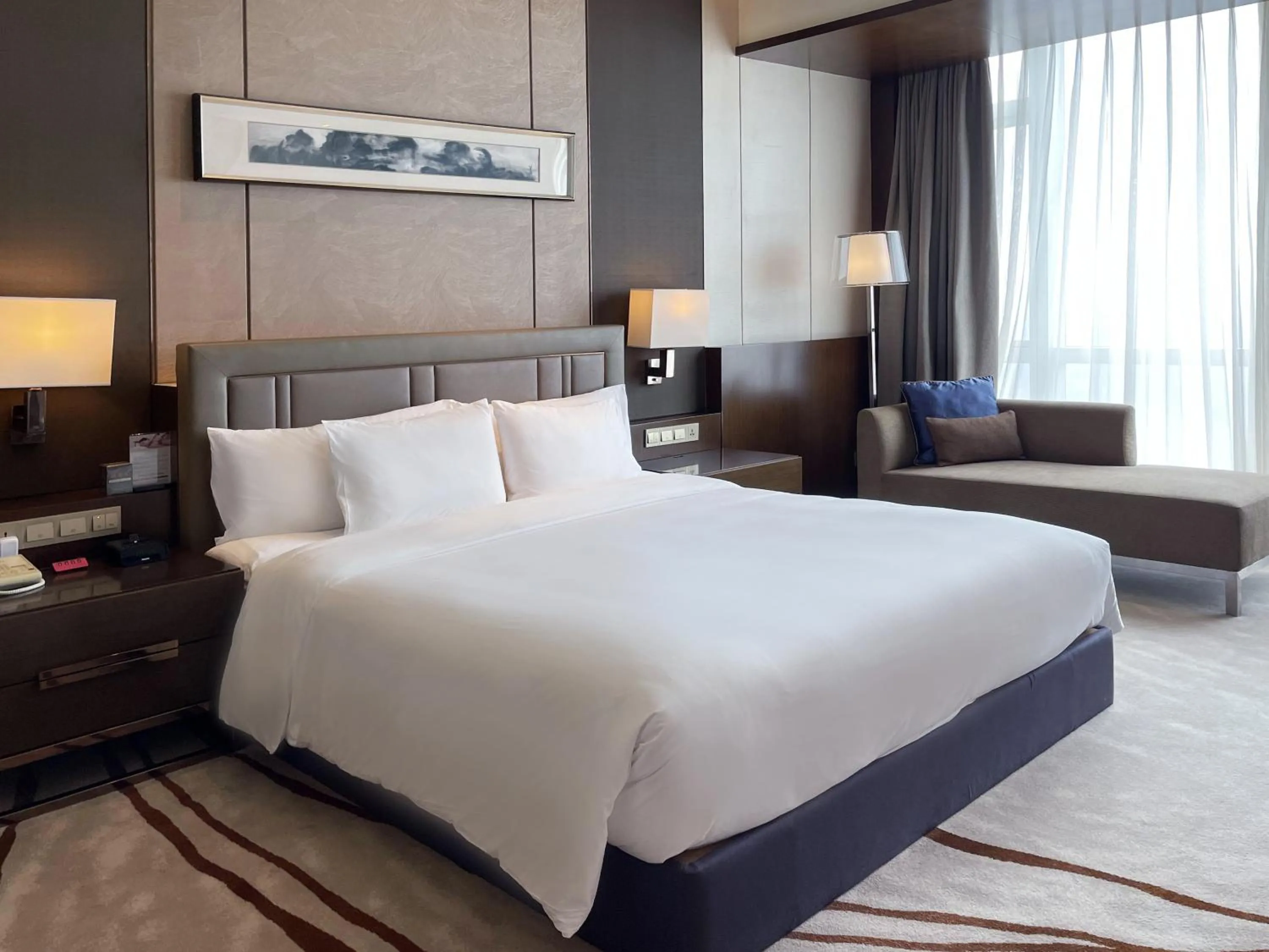 1 King Premium Lake View Lounge Access in Crowne Plaza Zhangzhou by IHG