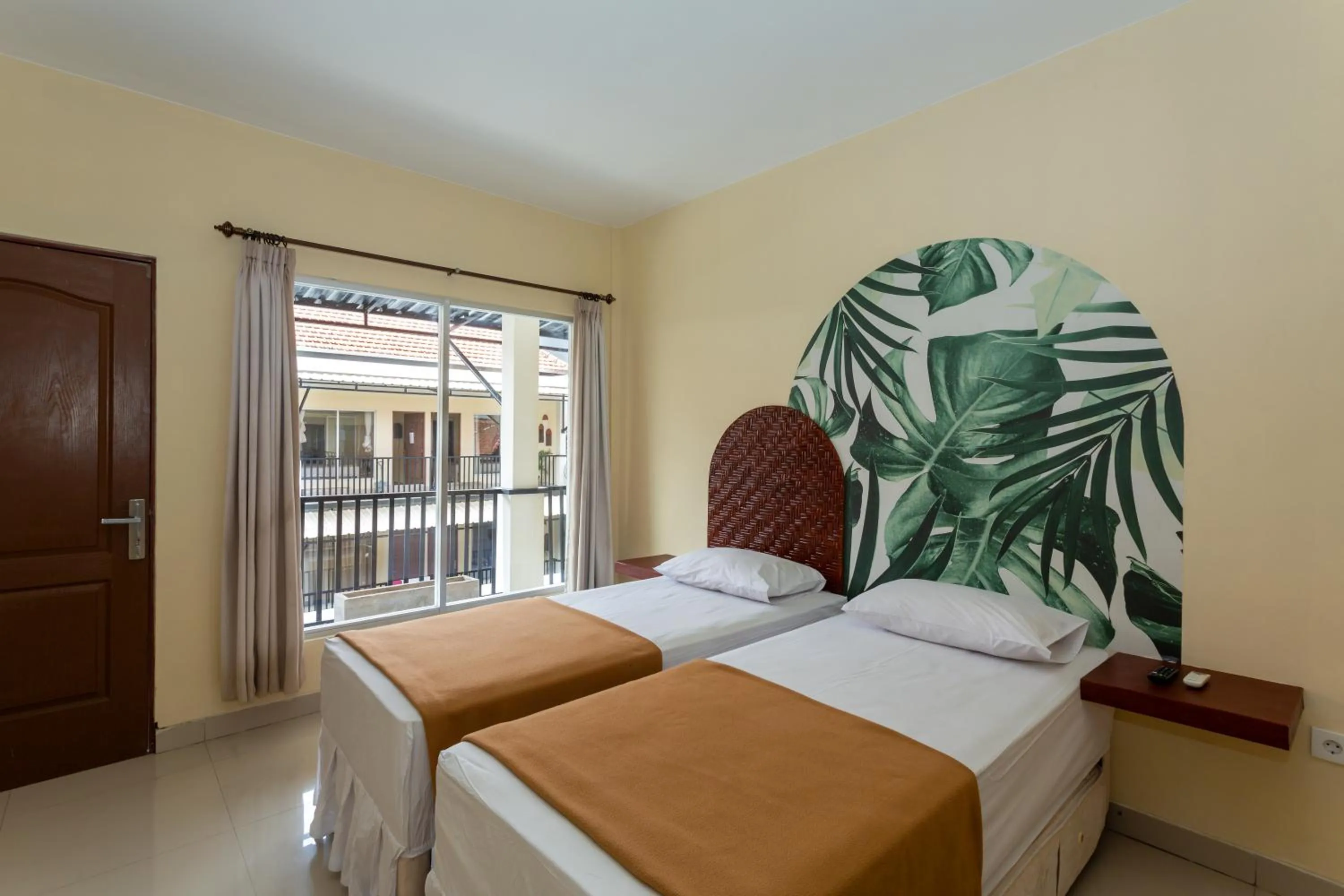 Deluxe Twin Room in Cove Kanaya