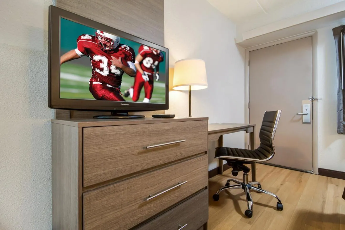 Standard King Room Disability Access Smoke Free in Red Roof Inn Durham - Duke Univ Medical Center