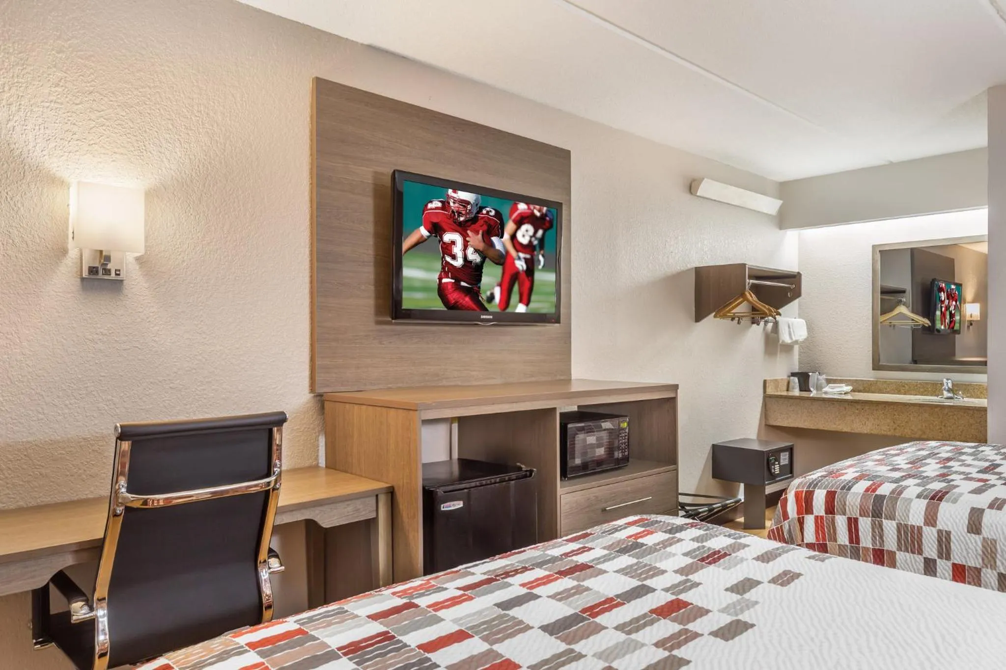 Deluxe Room with Two Double Beds Smoke Free in Red Roof Inn Durham - Duke Univ Medical Center