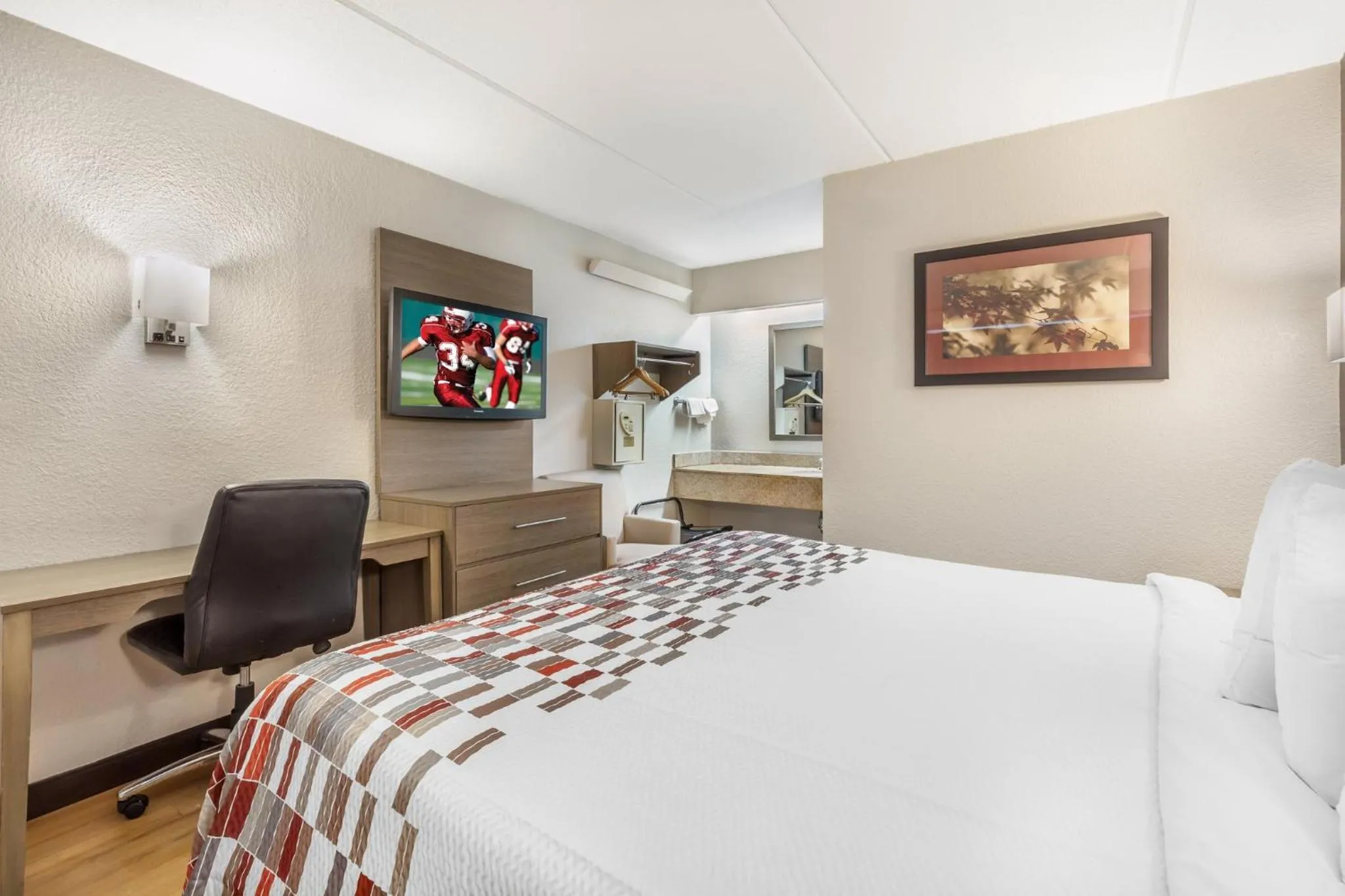 Standard King Room Smoke Free in Red Roof Inn Durham - Duke Univ Medical Center