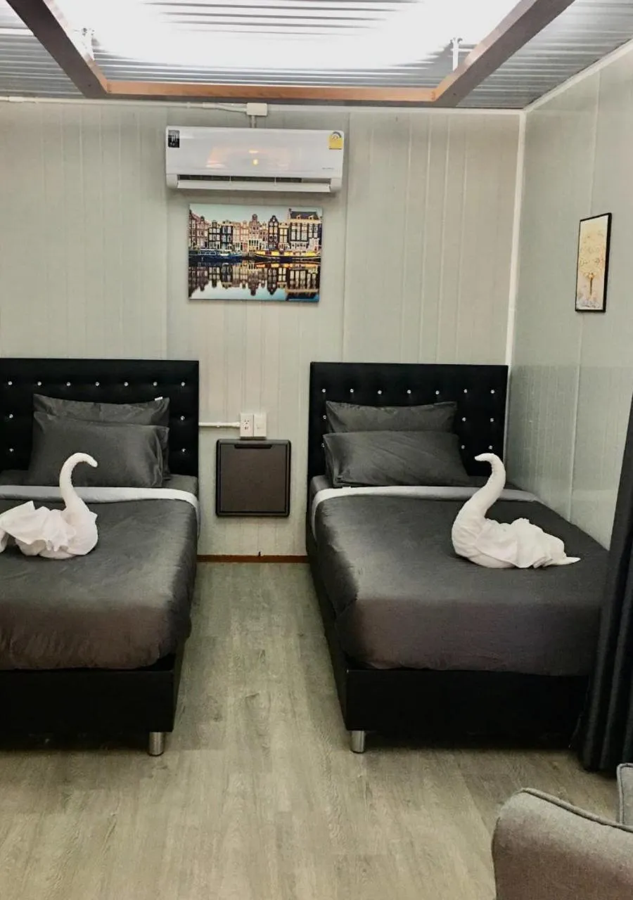 Twin Room with Pool View in Hi Creek Resort