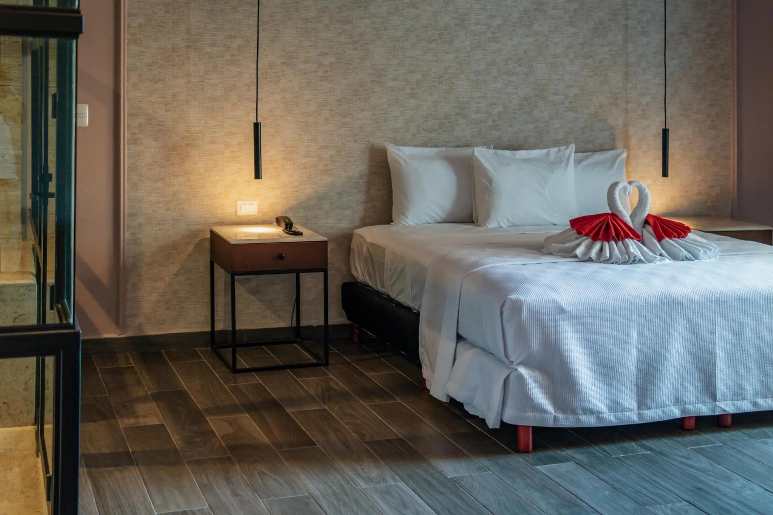 Suite with Hot Tub in Hotel MID Project