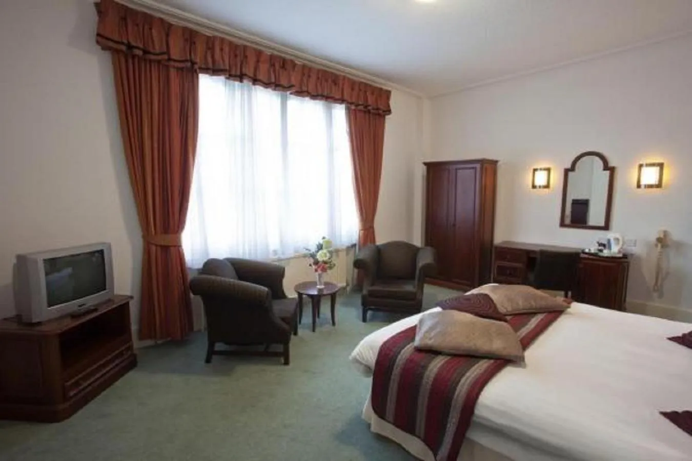 Deluxe Double Room in North Stafford Hotel
