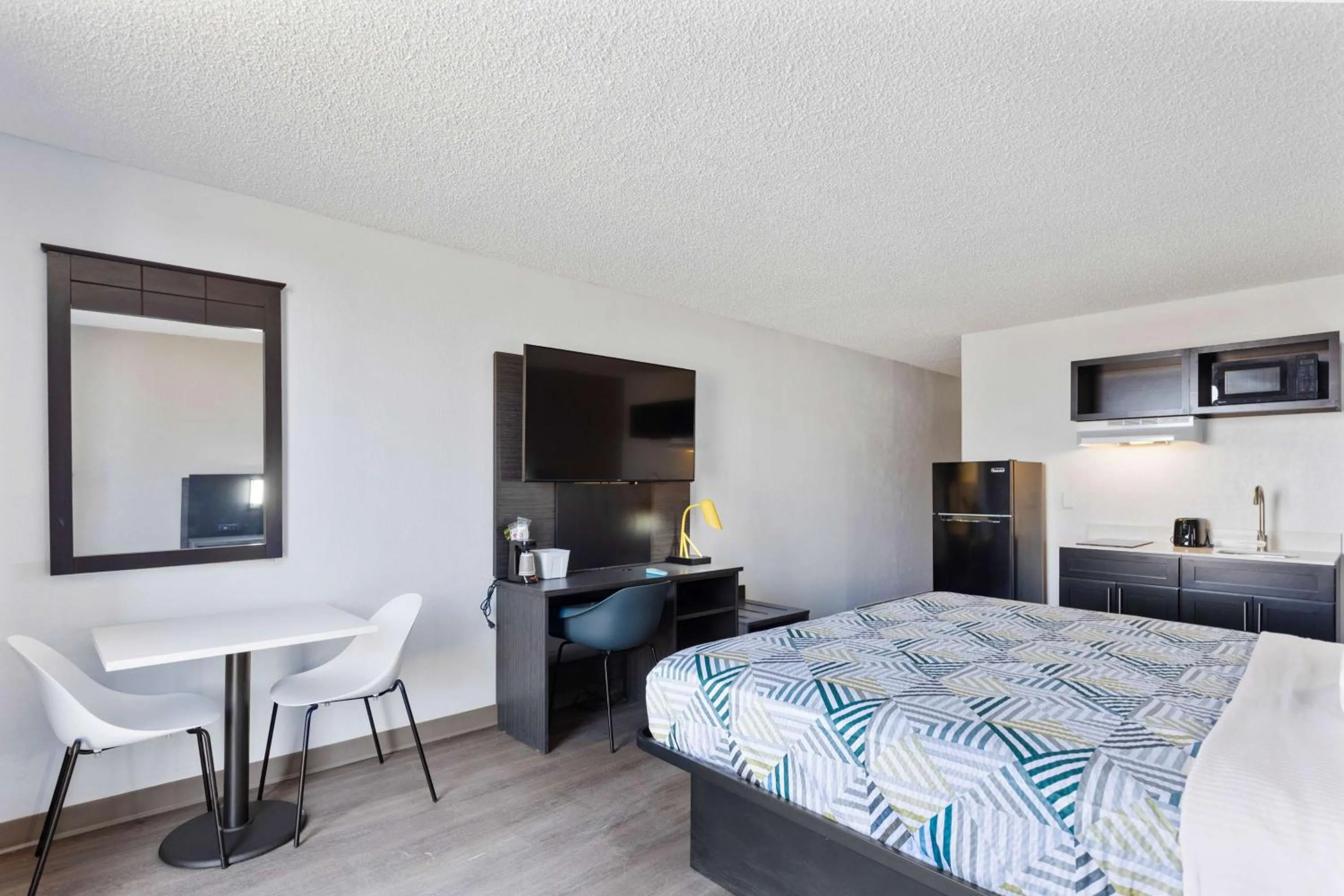 King Room - single occupancy - Non-Smoking in Studio 6 Pecos TX