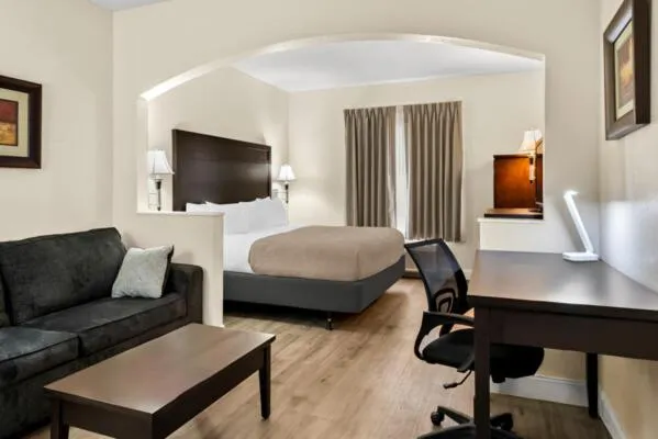 Deluxe King Suite in Quality Inn and Suites Lafayette