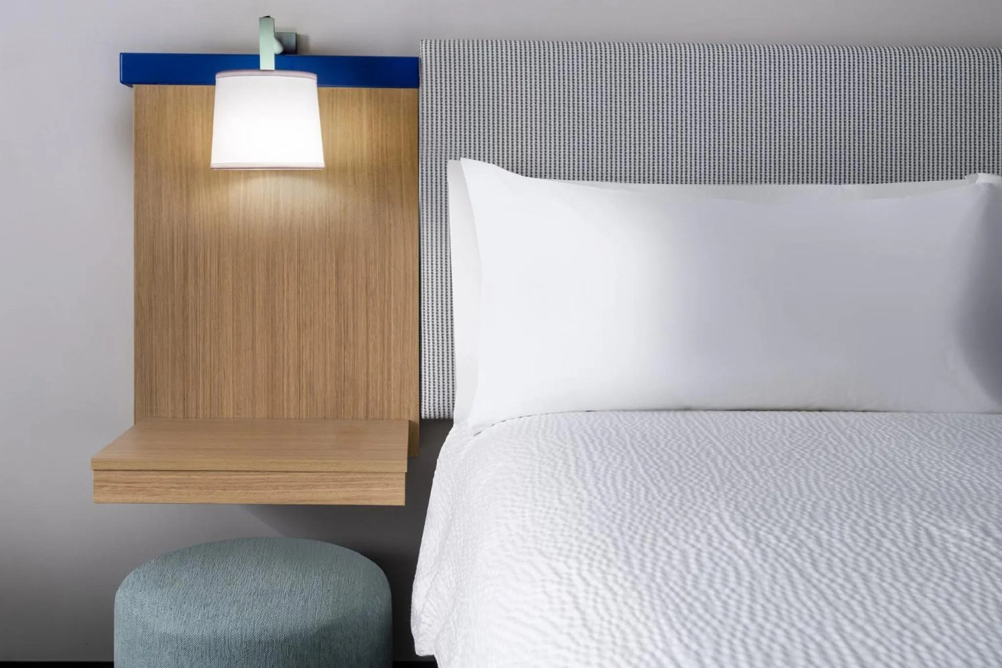 Queen Suite with Mobility Accessible Tub in Garner Hotel Gonzales by IHG