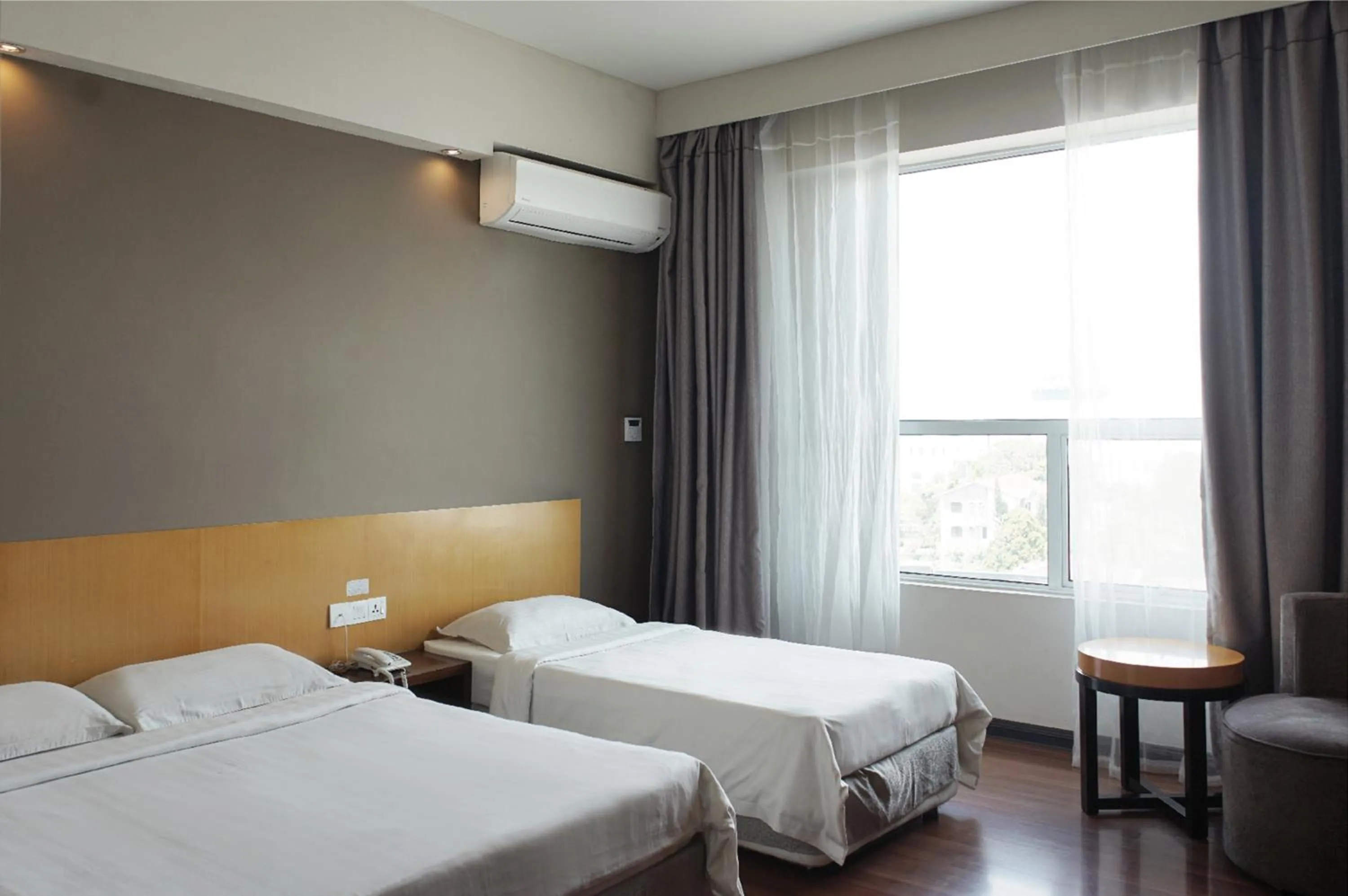 Family Room with Sea View in LA Hotel