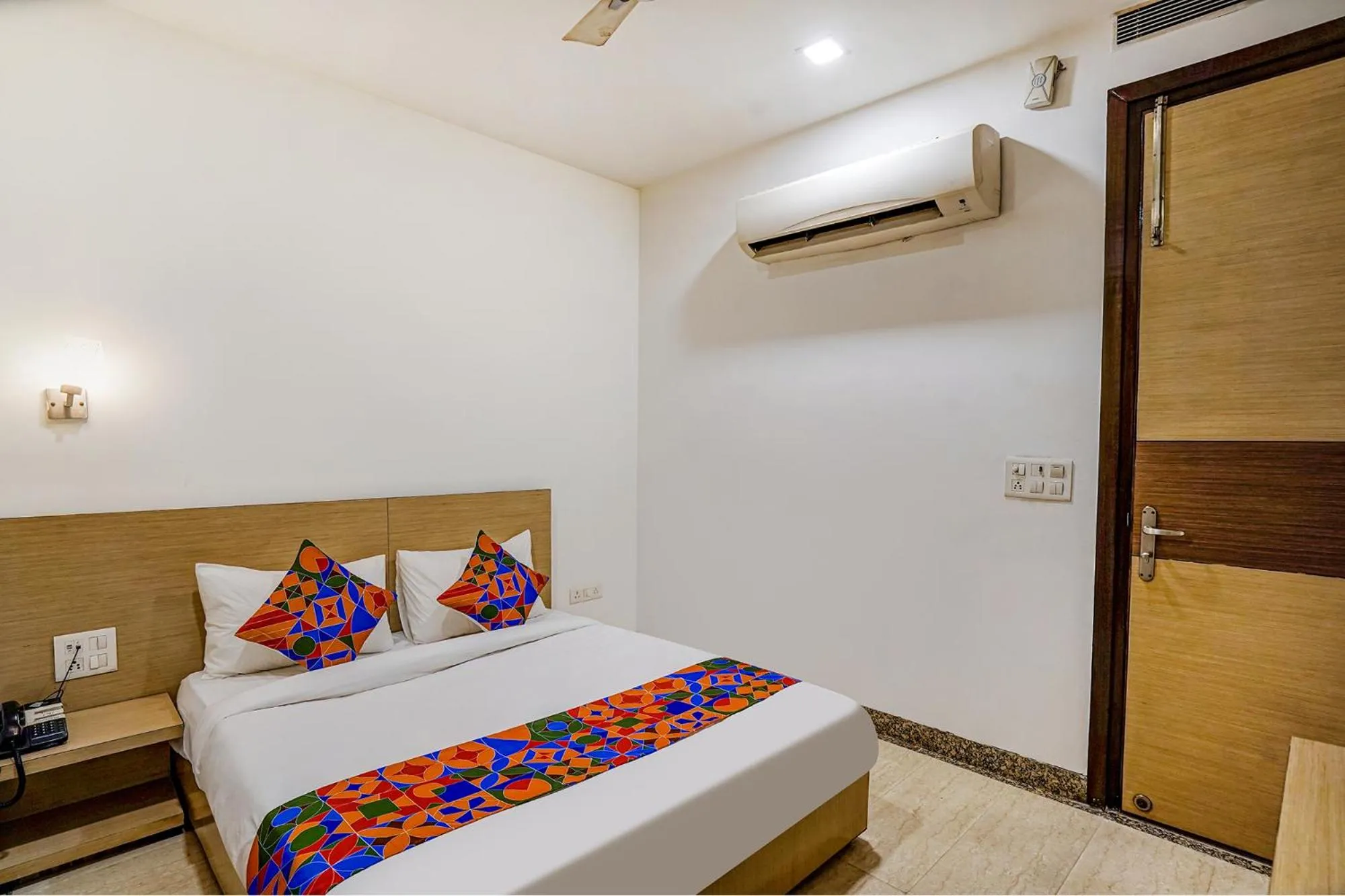 Deluxe Double Room in FabExpress Vasundhara Suits