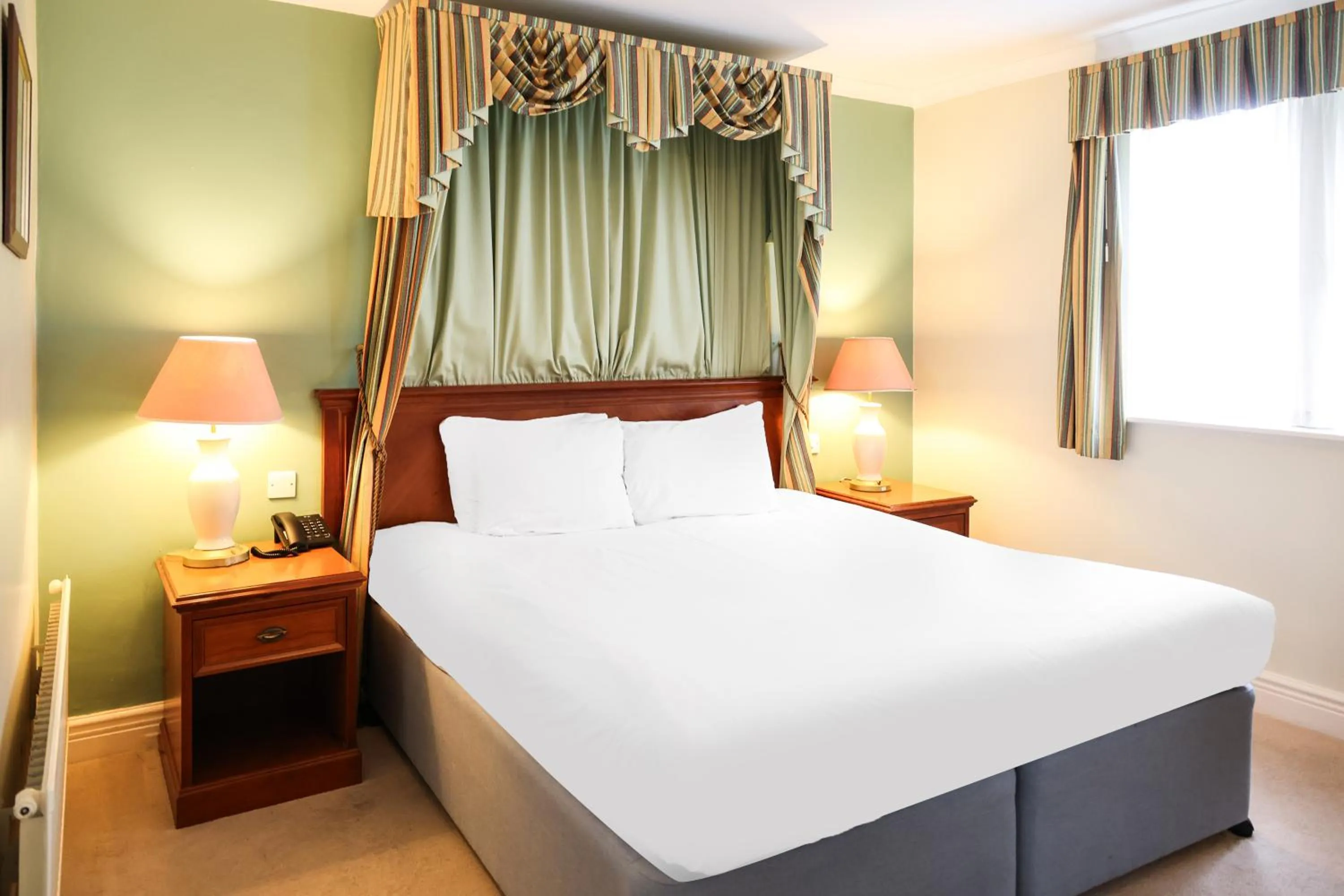 Deluxe King Suite in OYO Tong Park Hotel