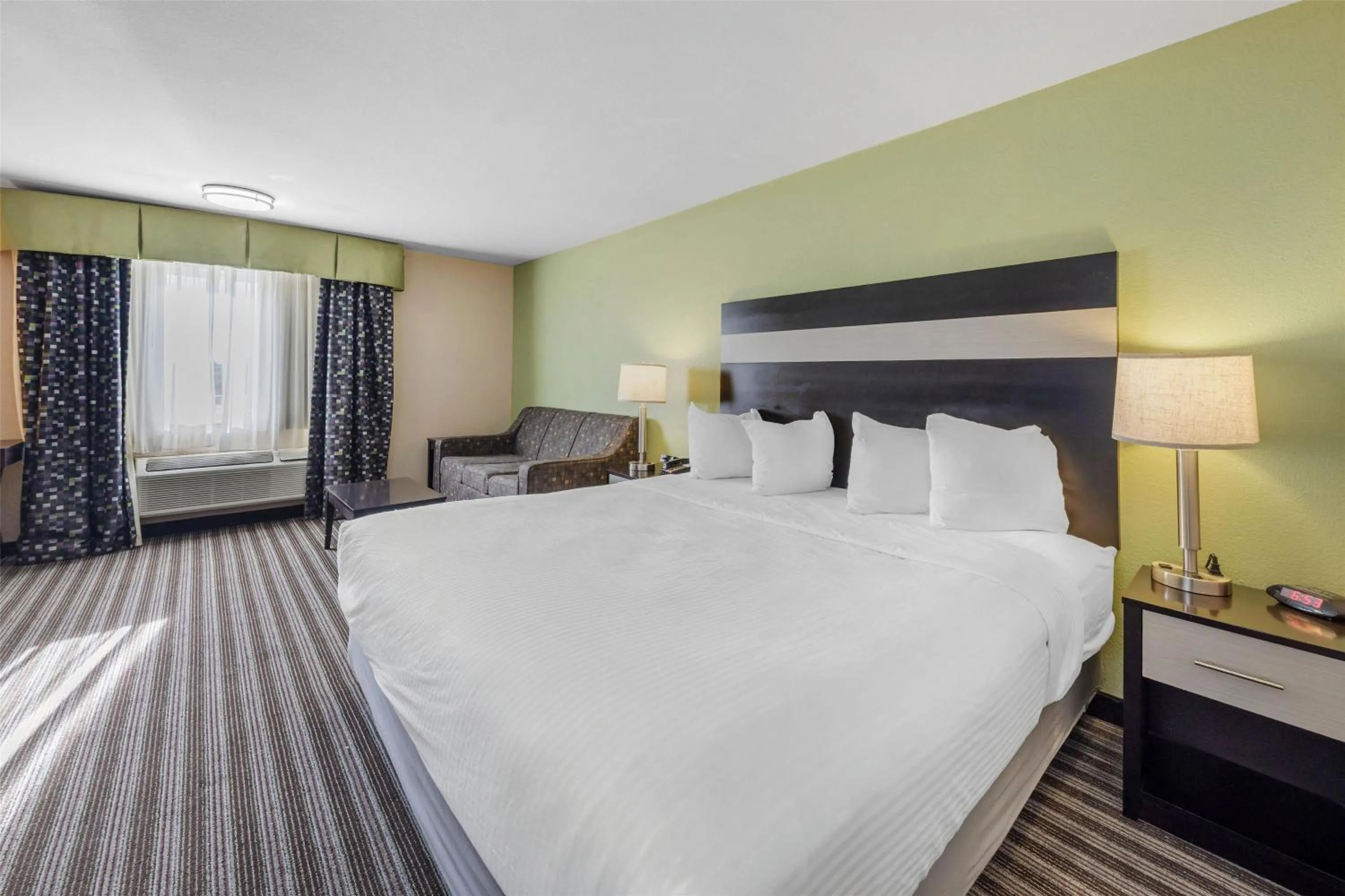 King Suite with Spa Bath - Non-Smoking in Best Western Borger Inn