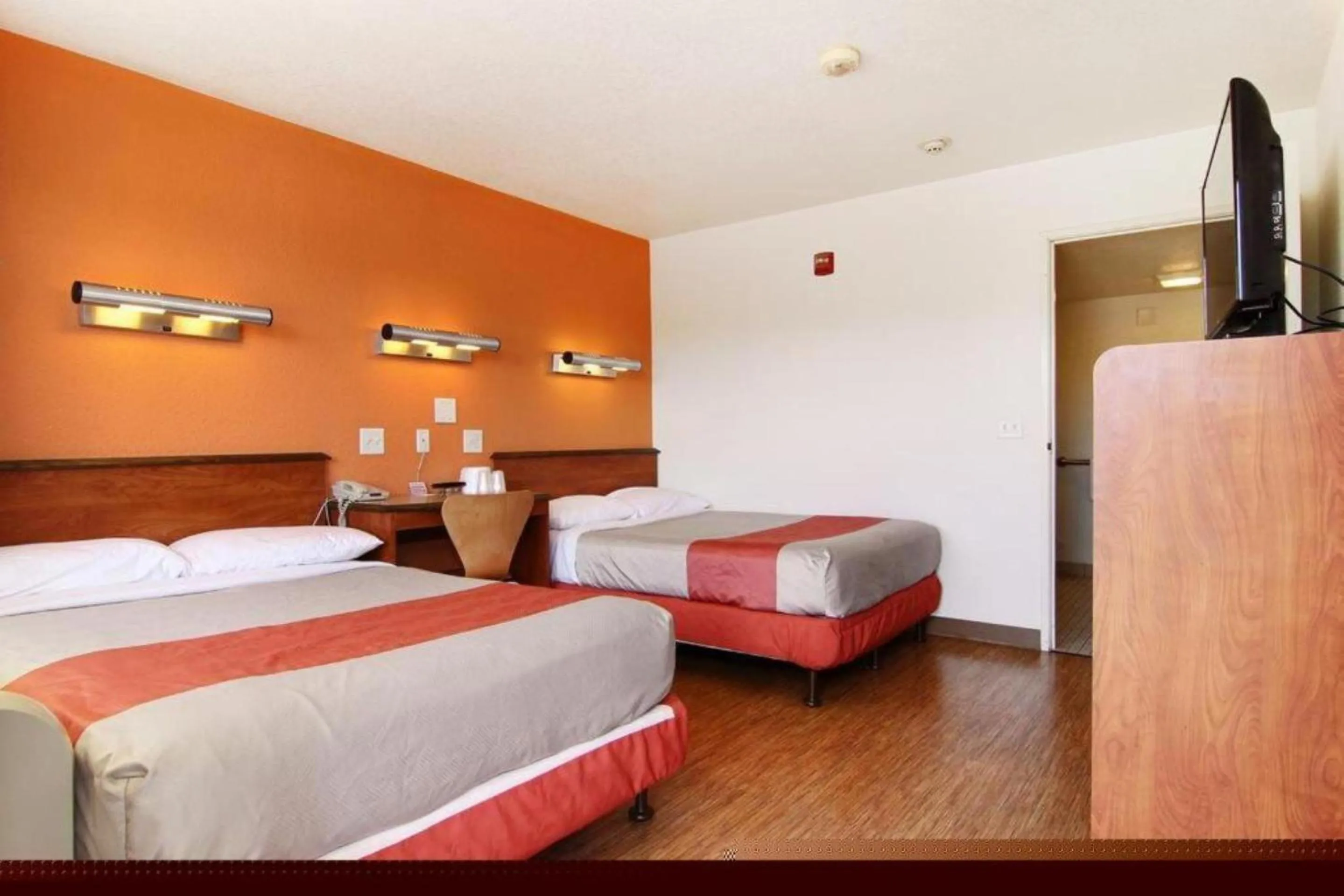 Deluxe Quadruple Room - Non-Smoking in Studio 6 San Angelo, Tx