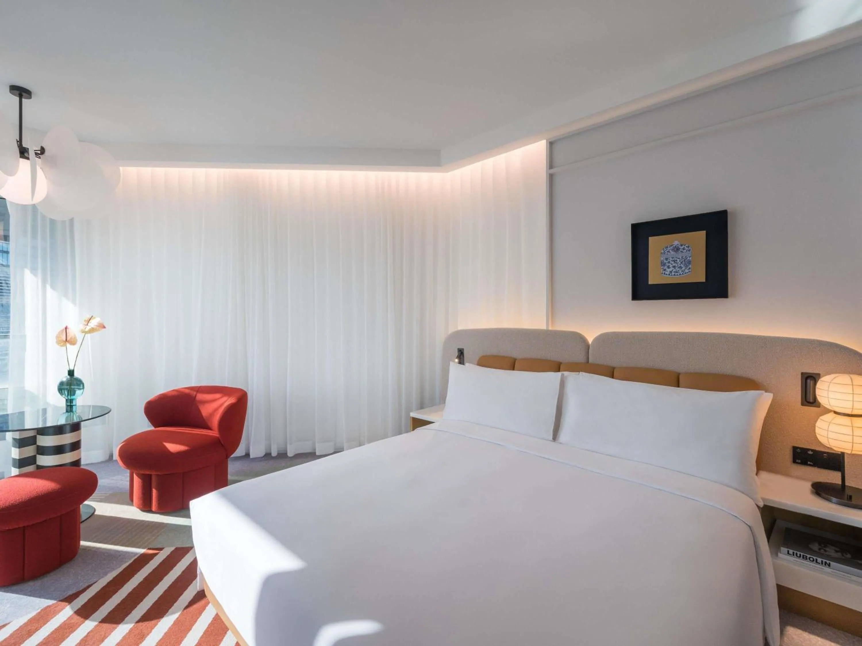 Premier Skyline King Room in Mondrian Hong Kong