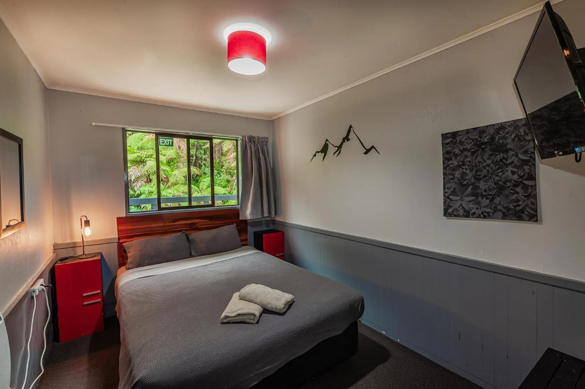 Queen Room in Ivorytowers Accommodation