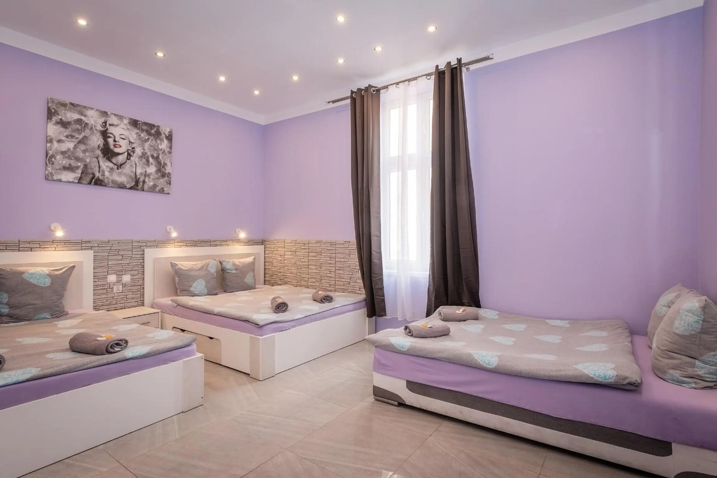 Family Room with Private Bathroom in 70s Hostel