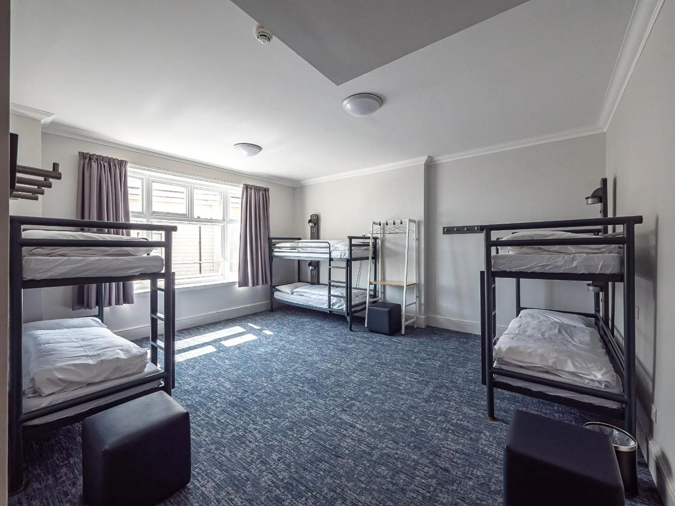 Bed in 8-Bed Mixed Dormitory Room in YHA Brighton Hostel