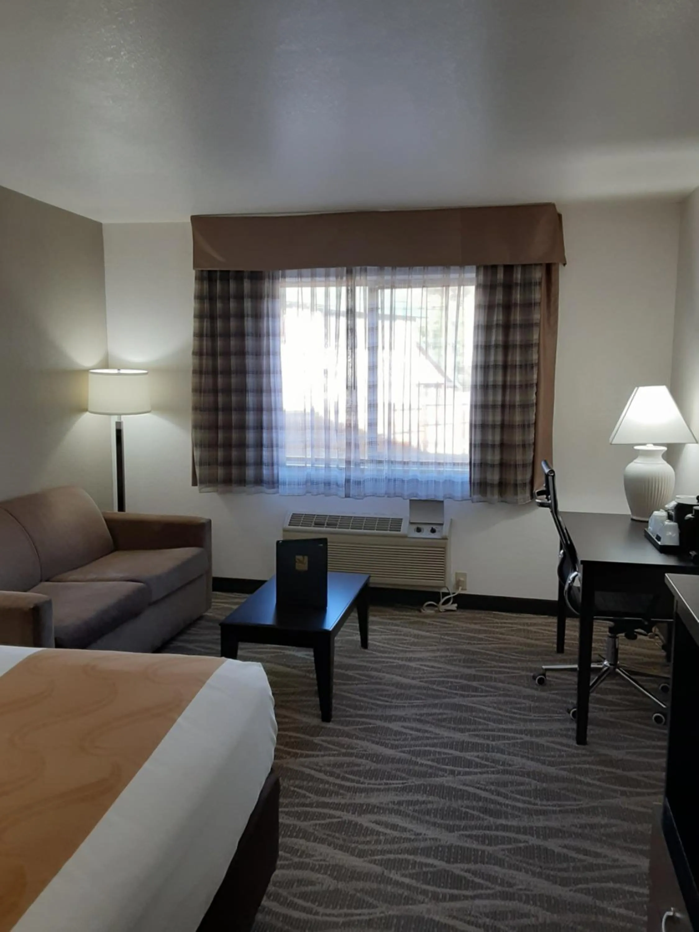 Superior King Room with Mountain View - Non-Smoking in Quality Inn & Suites