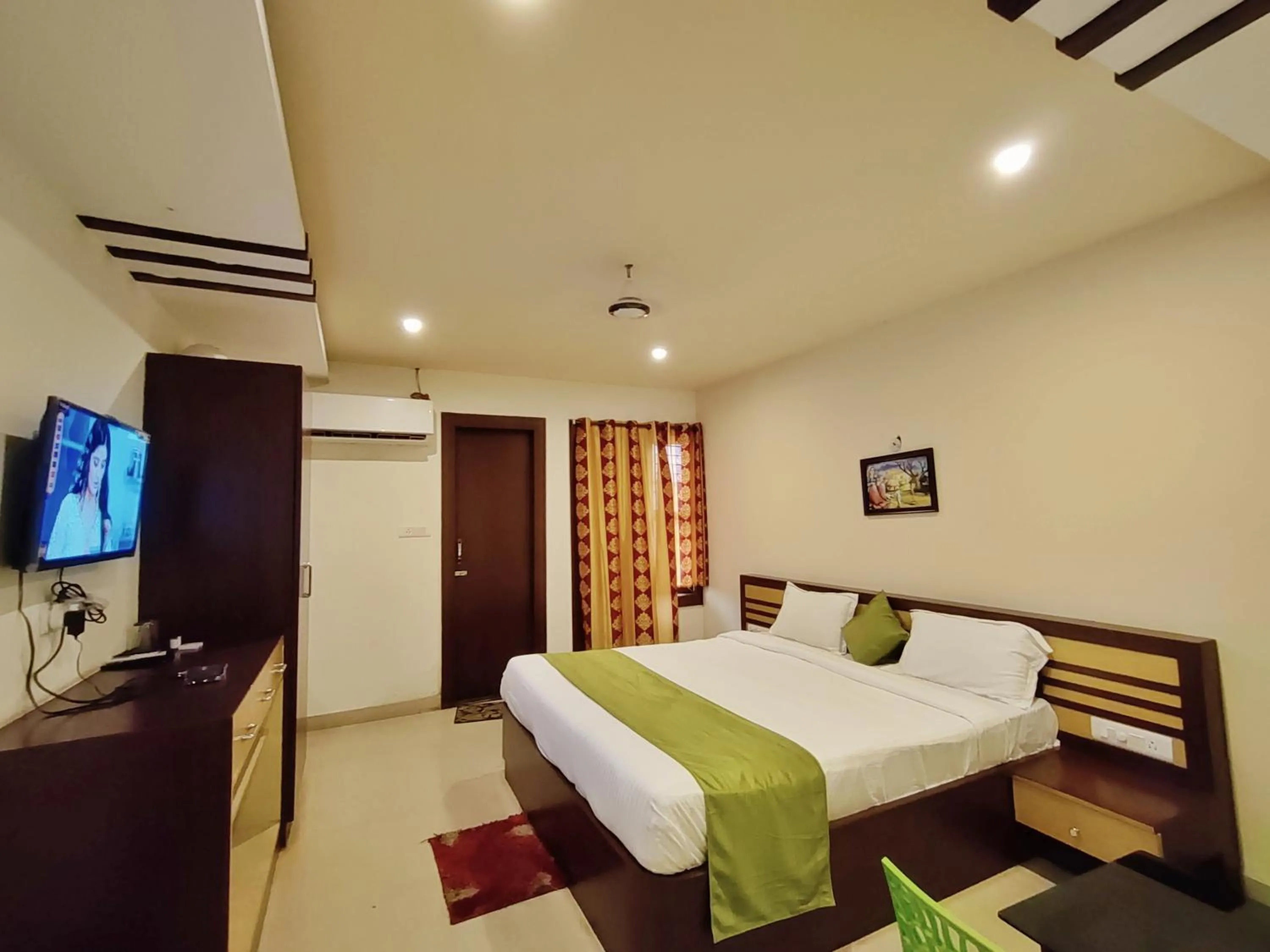 Deluxe Double Room with Balcony - single occupancy in Hotel Jasmin Palace