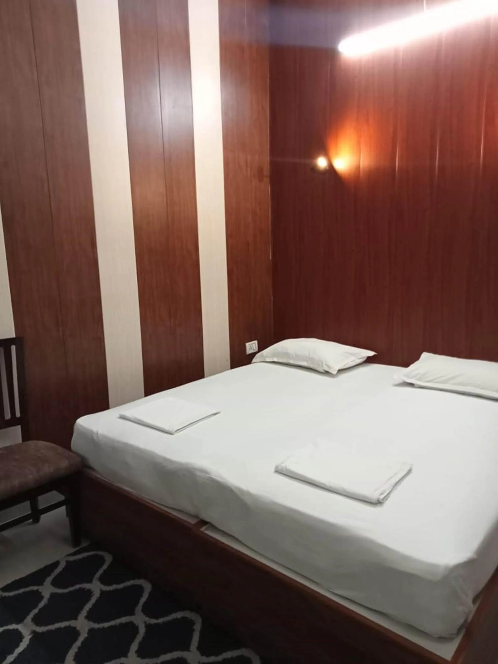 Standard Double Room with Shared Bathroom (Includes Ganga Aarti and Darshan assistance to Kashi Vishwanath Temple) in Hotel Alka