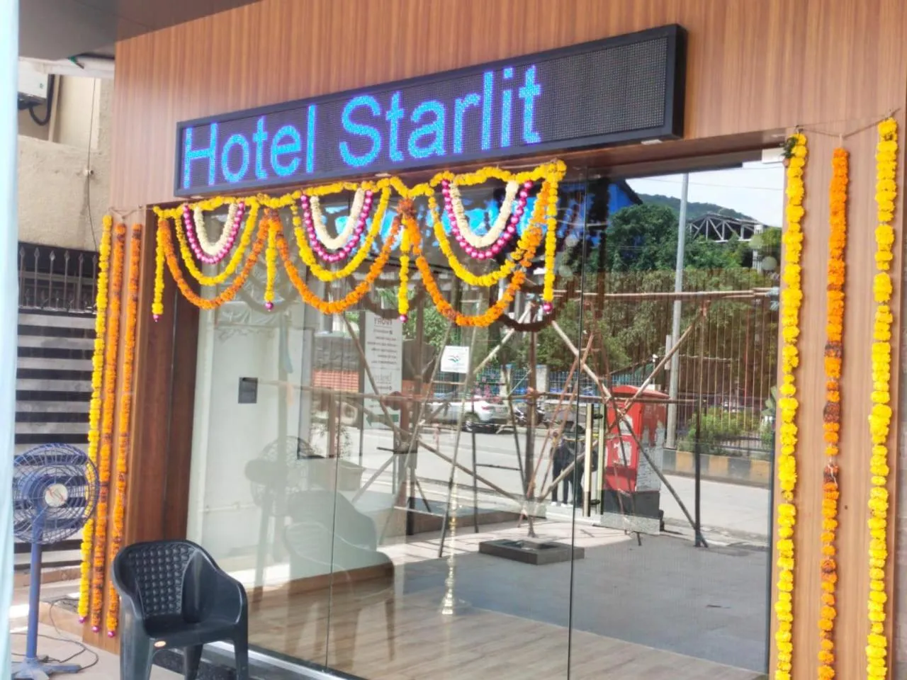 Budget Twin Room in Hotel Starlit