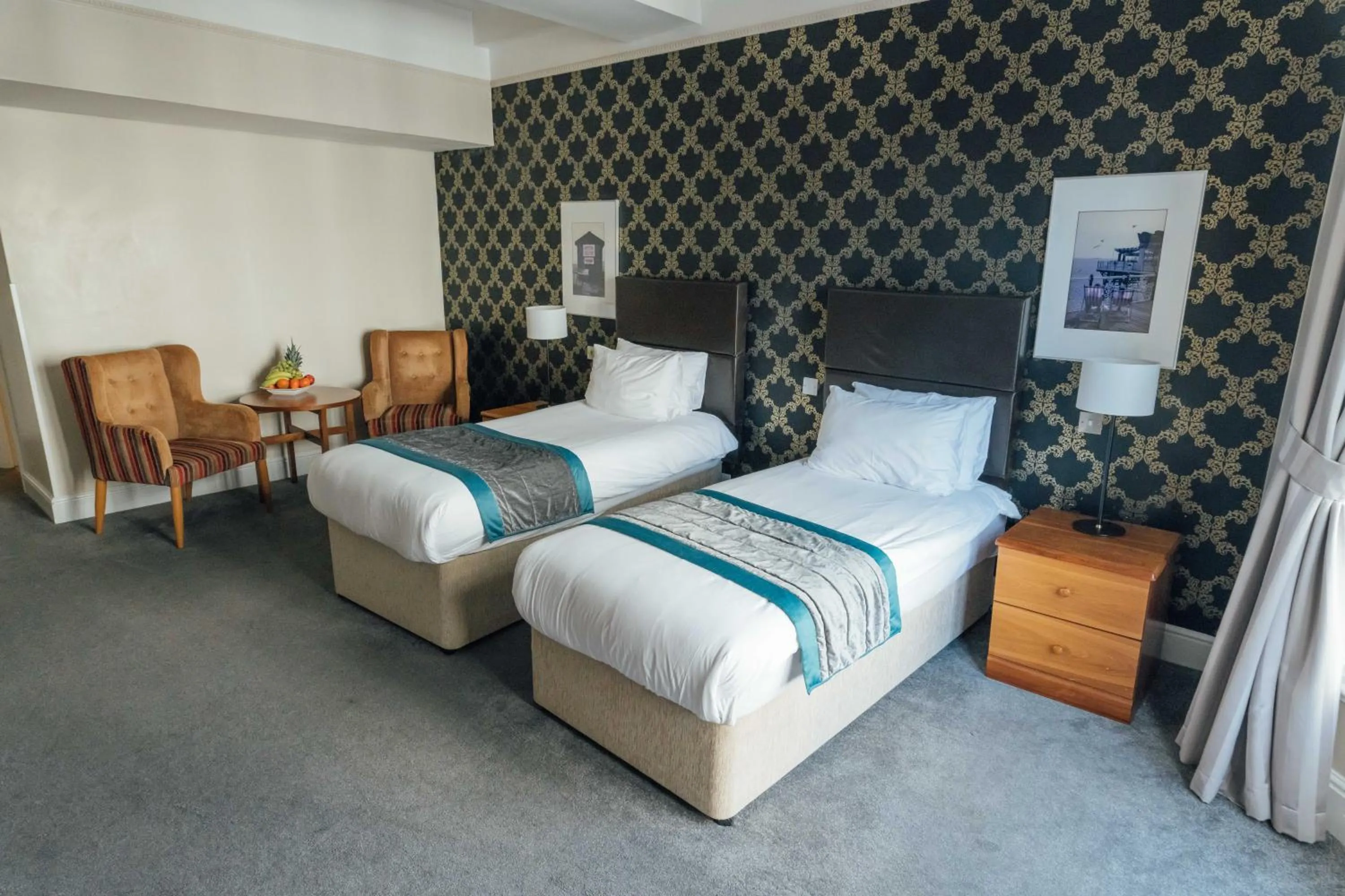 Twin Room in Queens Hotel & Spa