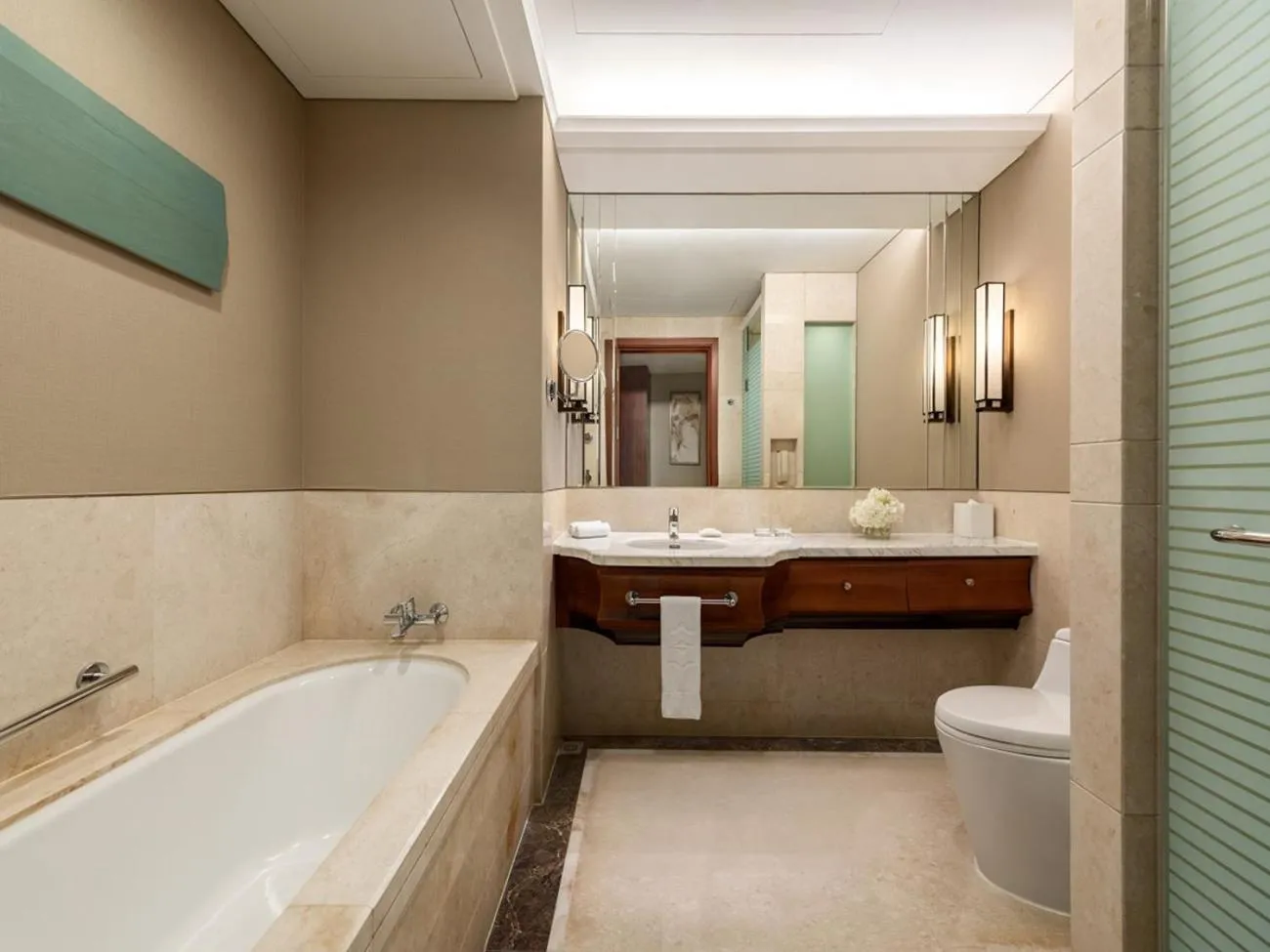 Deluxe Twin Room with Balcony and Sea View in Shangri-La Qinhuangdao