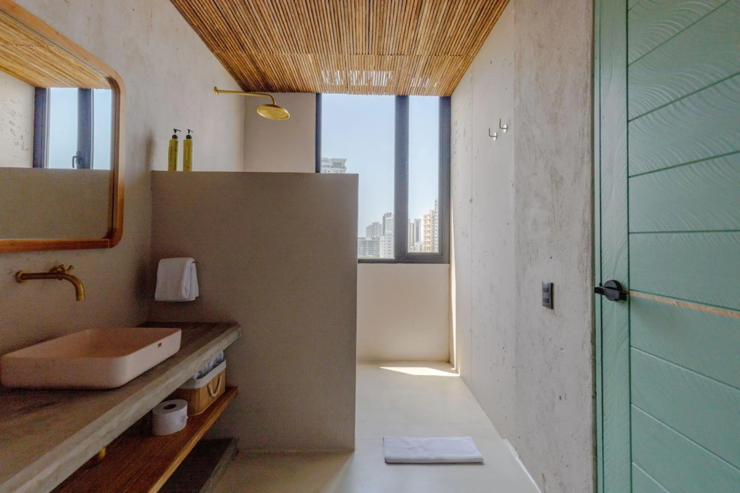 Deluxe Suite with Sea View in Bondo Estudio