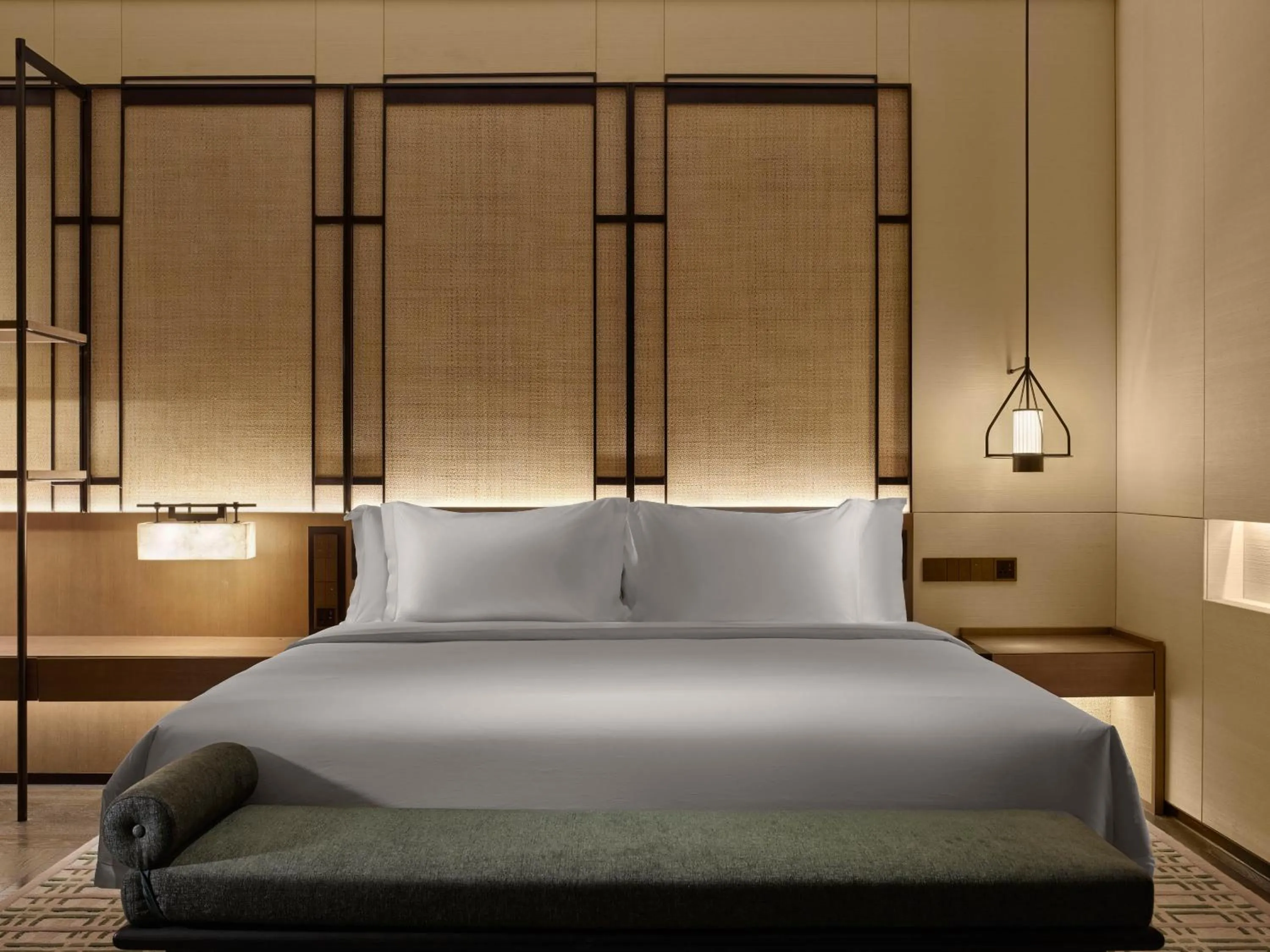 Superior Hillside View Balcony King Room in Banyan Tree Dongguan Songshan Lake