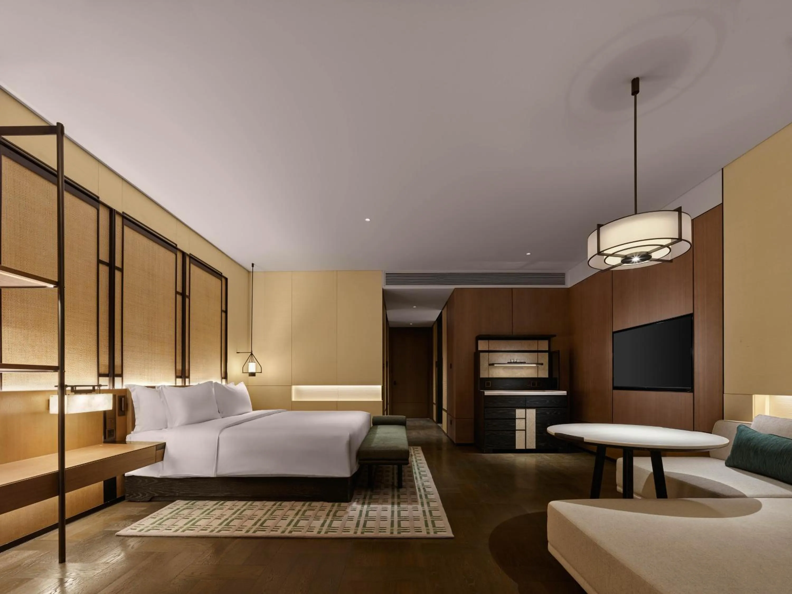 Superior Lake View Balcony King Room in Banyan Tree Dongguan Songshan Lake