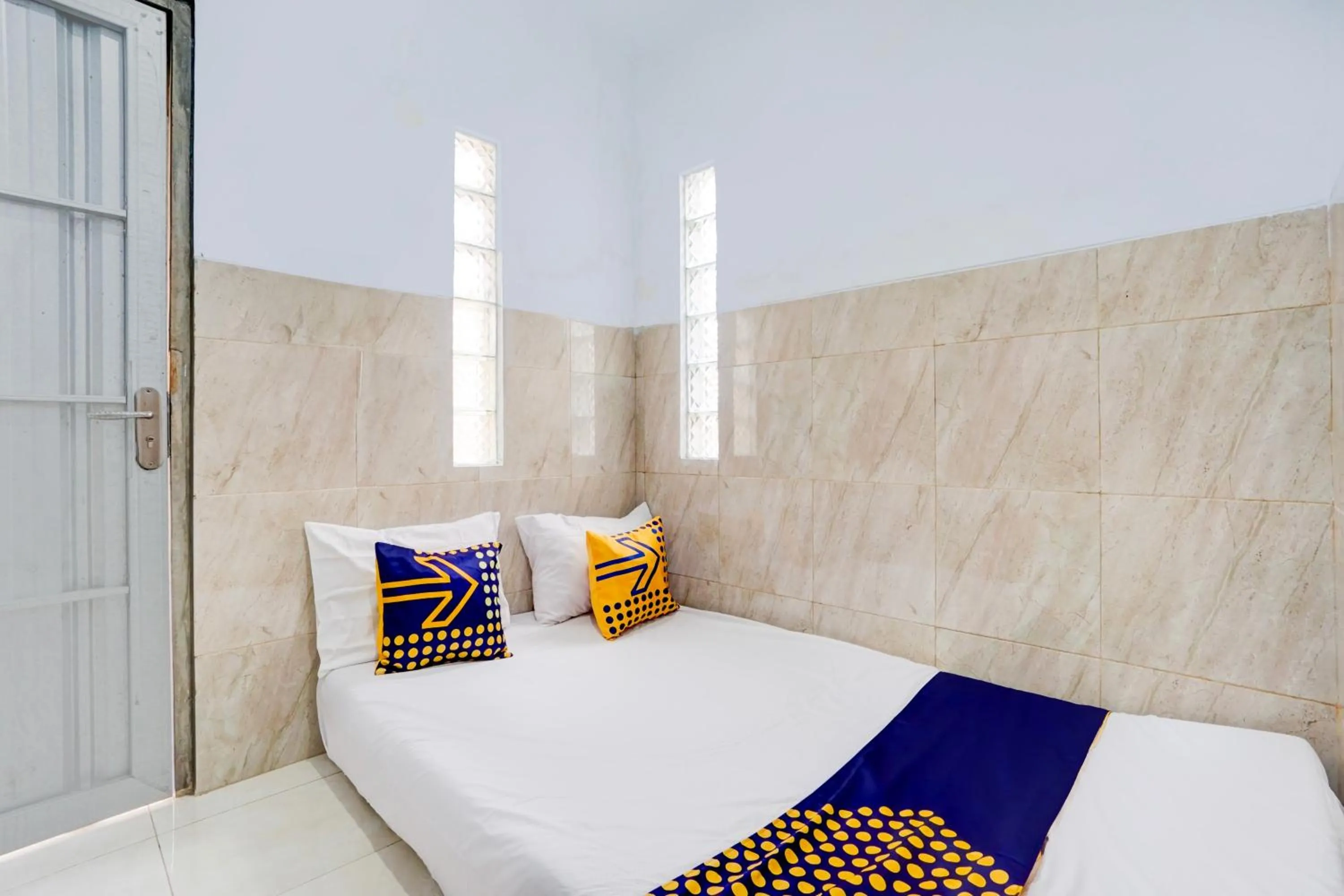 Budget Double Room in Hotel O Karman's Sari Homestay Syariah