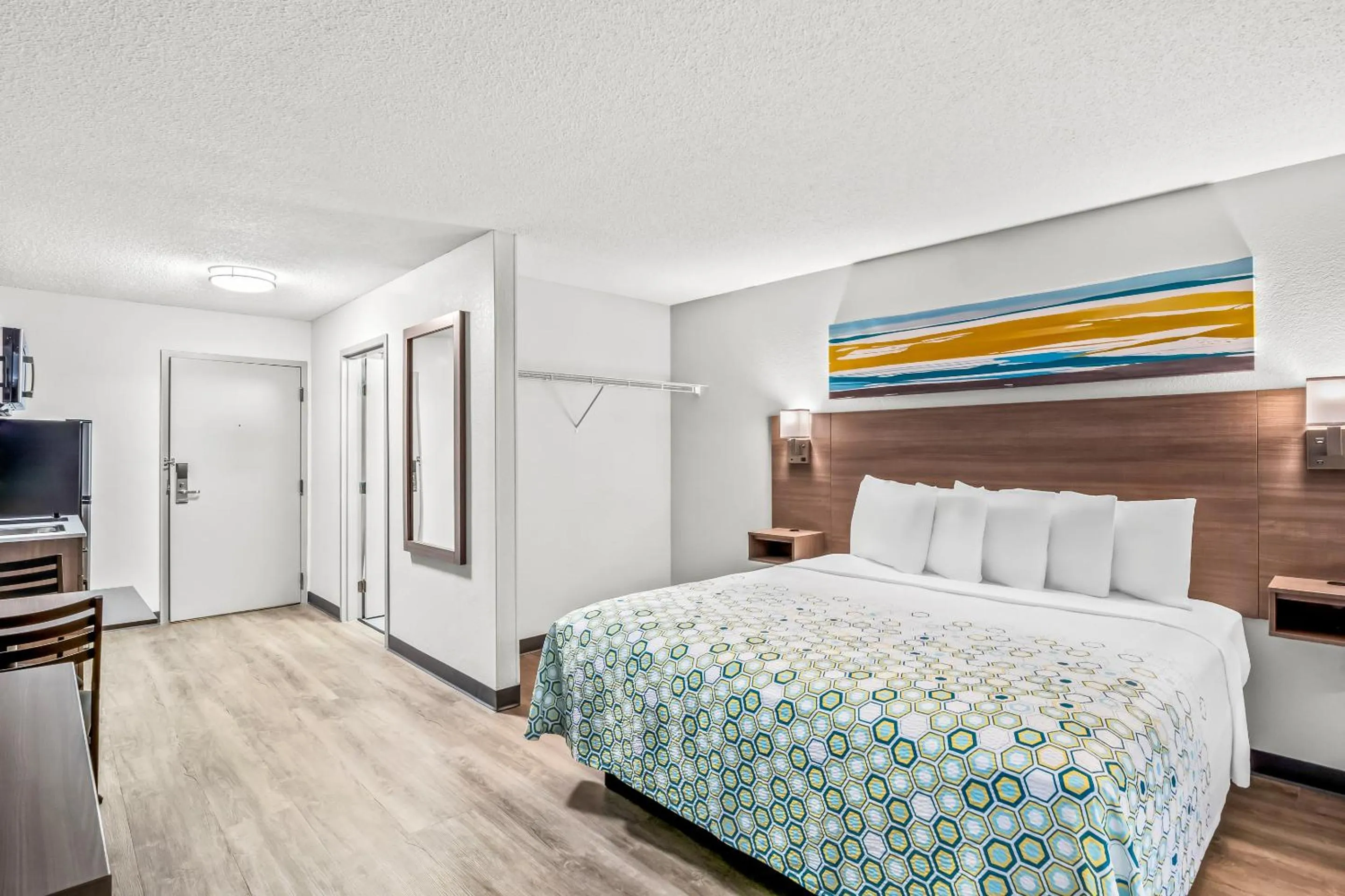 Studio King Room Non-Smoking in HomeTowne Studios by Red Roof Southfield