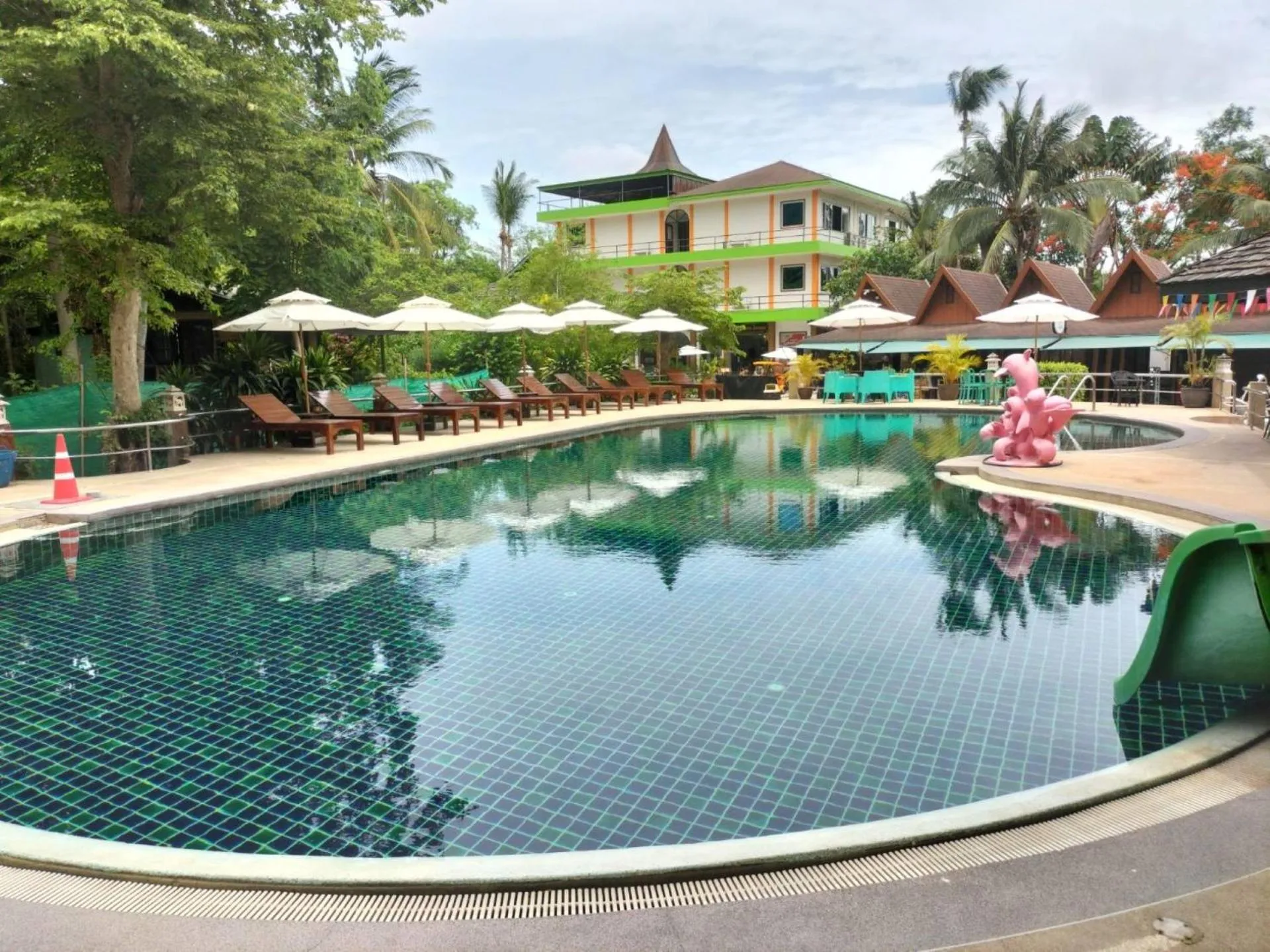 Mixed Dormitory Room in Lotus Hostel Beach Koh Tao