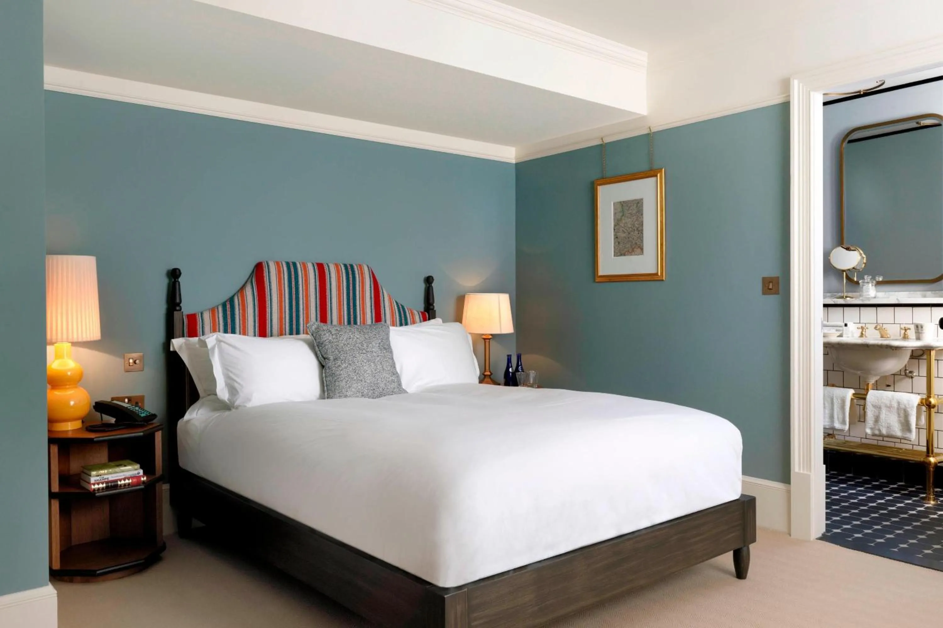 Cozy Room in University Arms, Autograph Collection