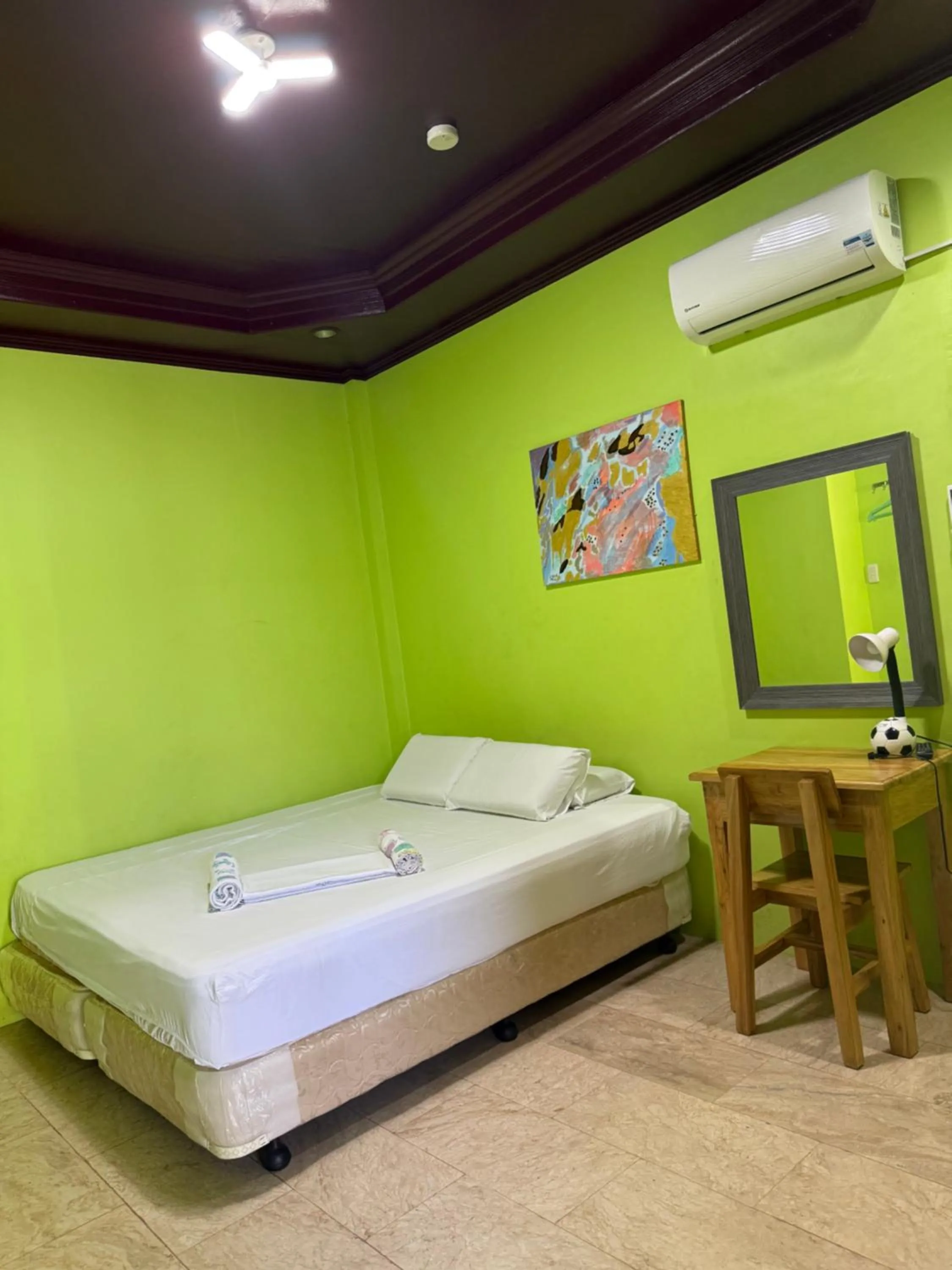 Bed in Sascha's Resort Oslob