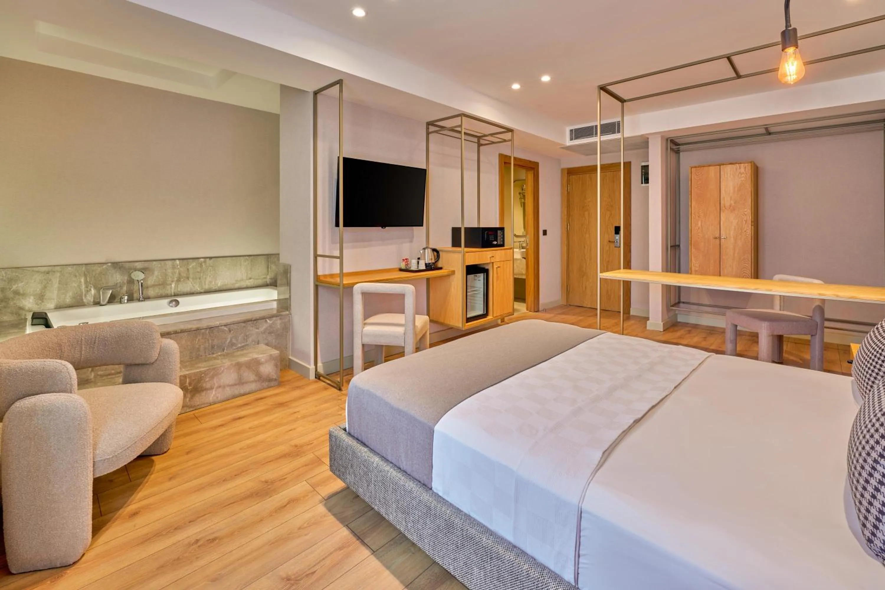 Deluxe Suite with Spa Bath in La Maja Hotel