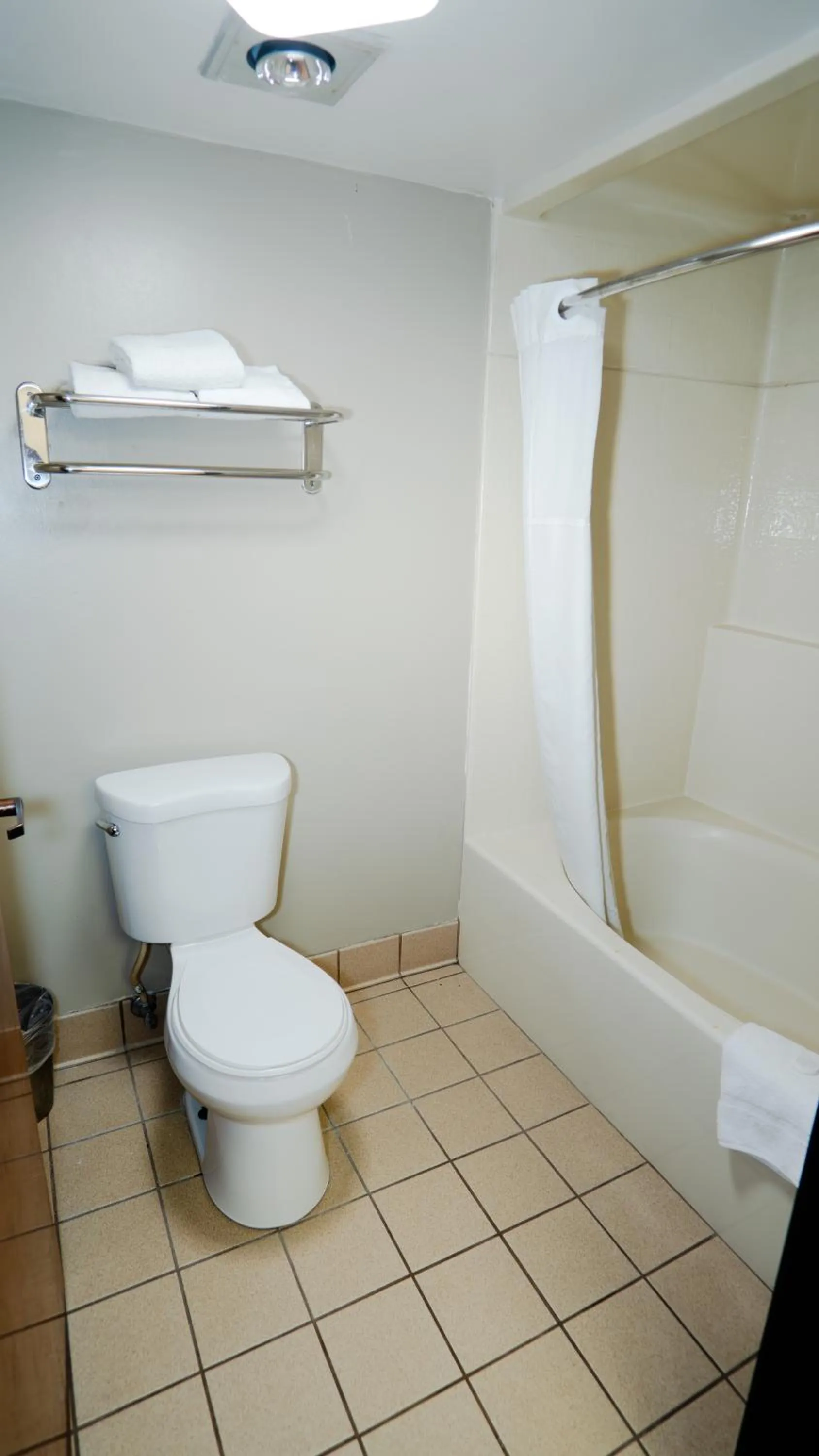 King Suite with Spa Bath in G T Hotels Inn & Suites Extended Stay