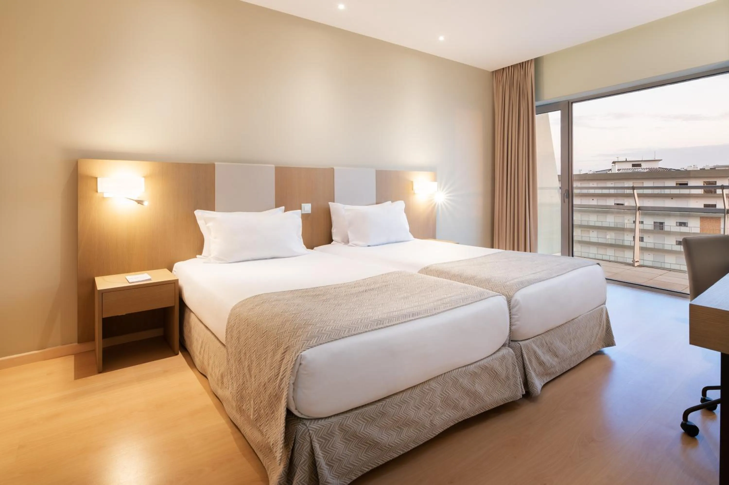 Standard Double or Twin Room with Parking in Eurostars Oasis Plaza