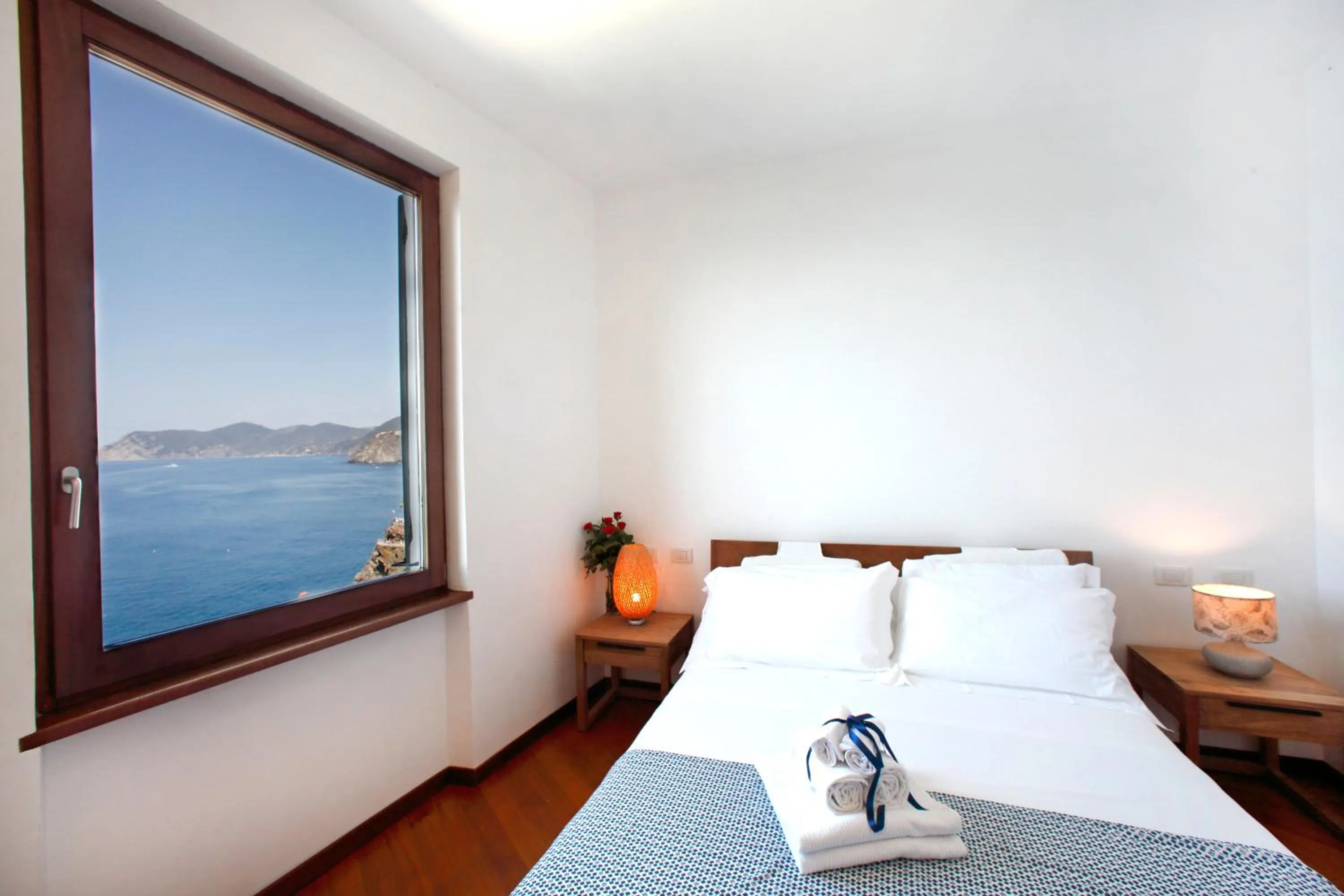 Large Double Room with Sea View in Arpaiu