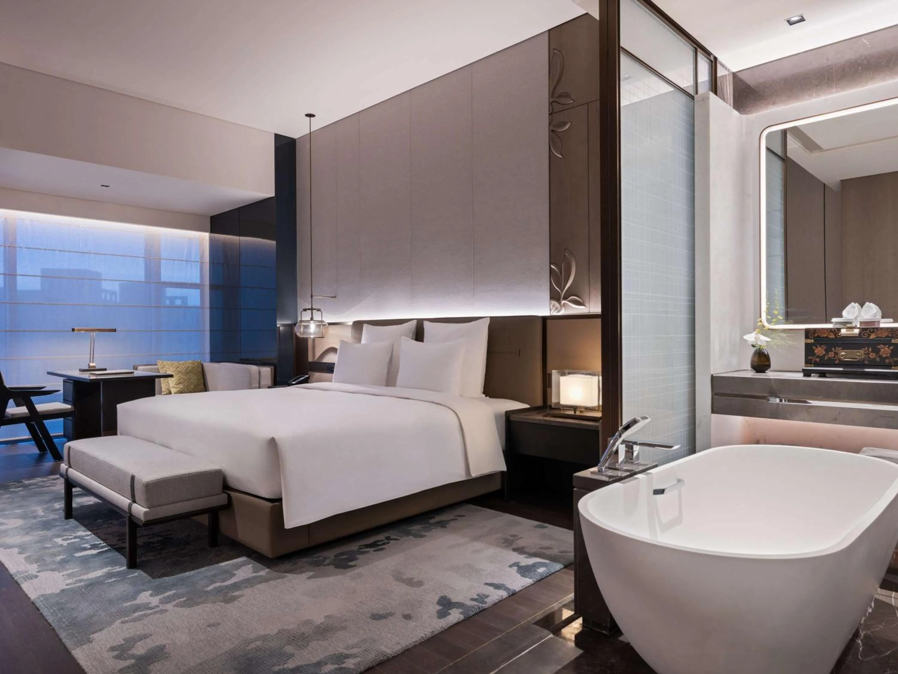 Superior King Room with City View in Pullman Quanzhou Shuitou