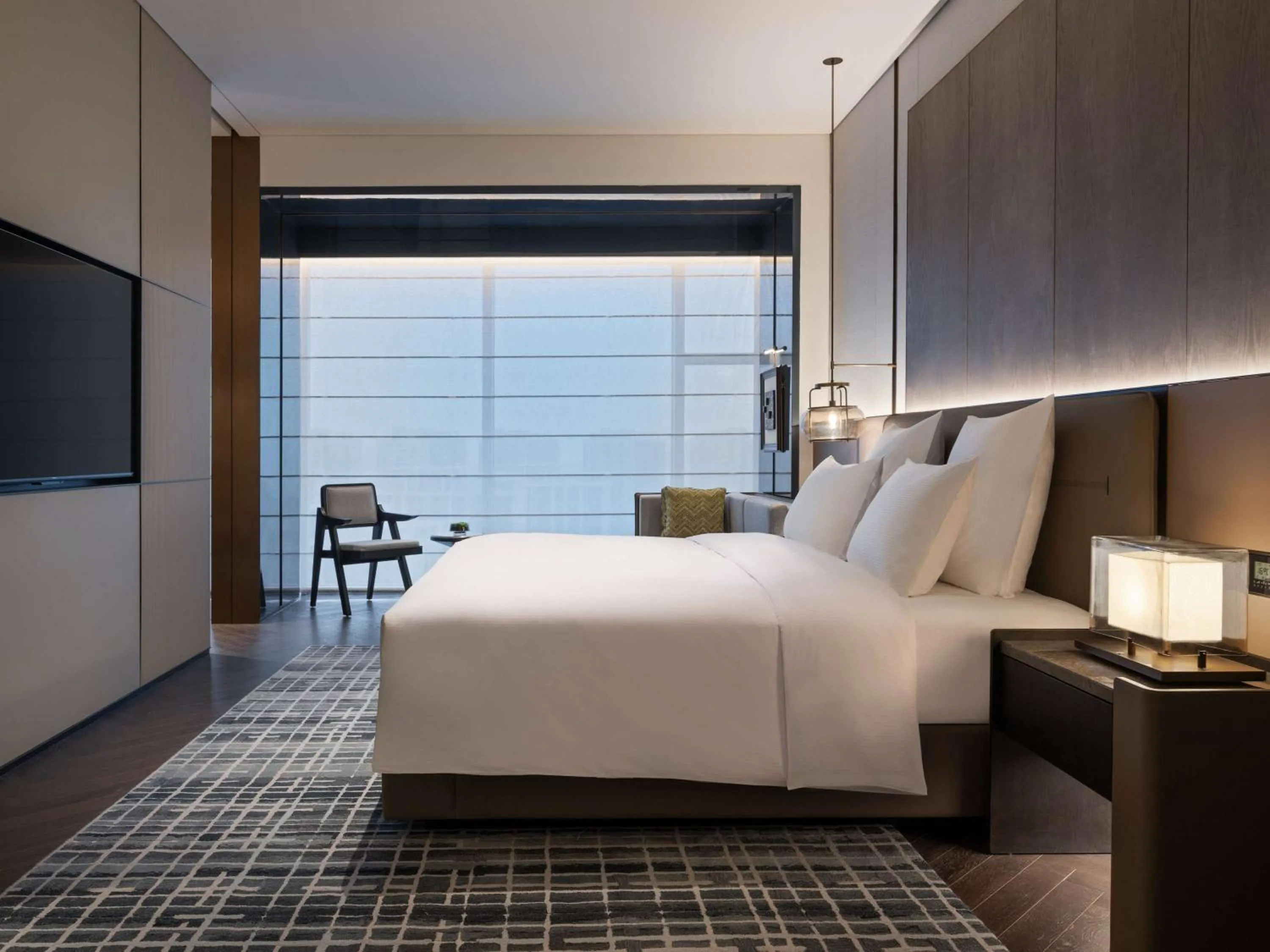 Deluxe King Suite with City View in Pullman Quanzhou Shuitou