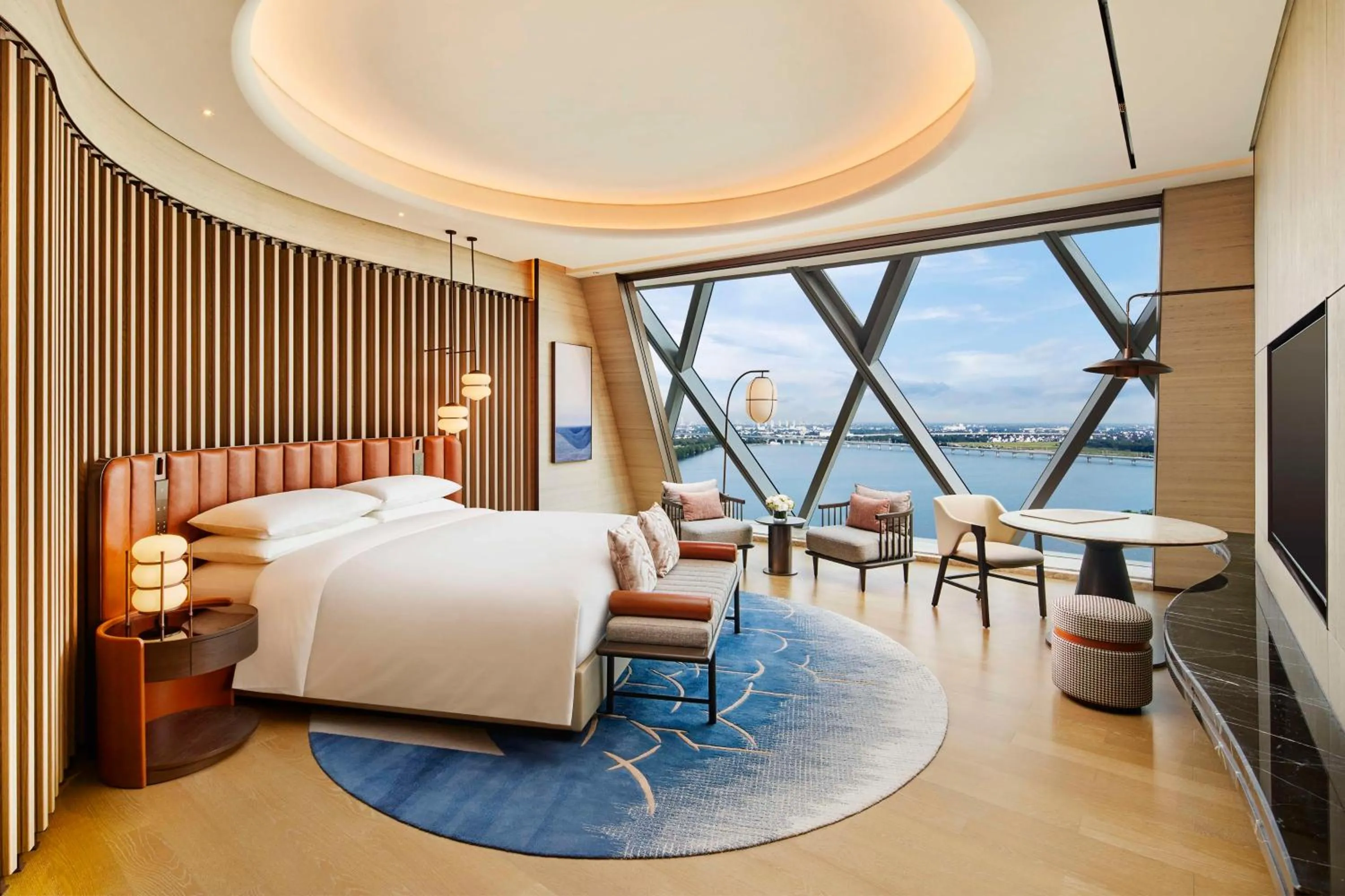 Deluxe King Suite in Hilton Huzhou Nanxun