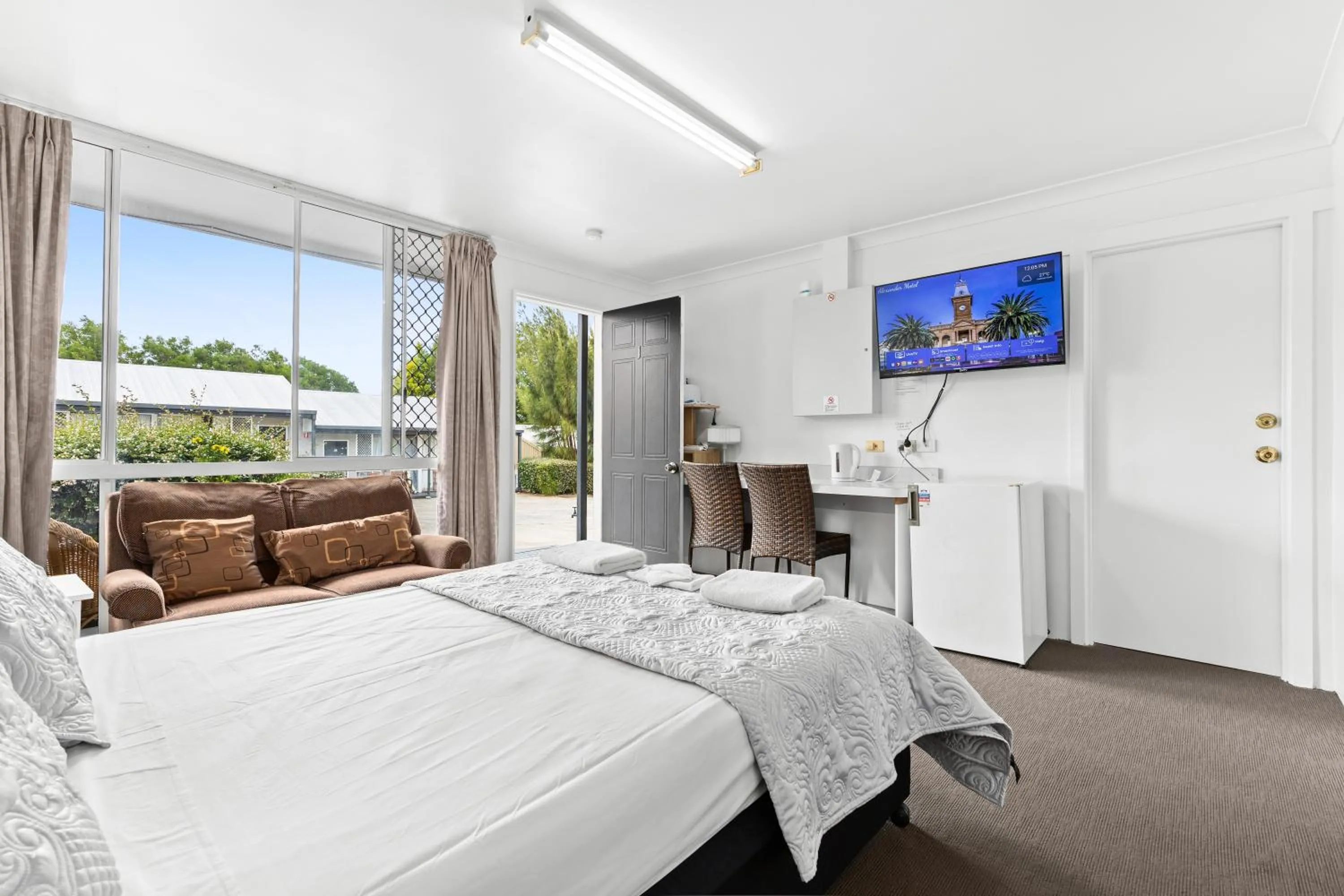 Queen Room in Alexander Motel