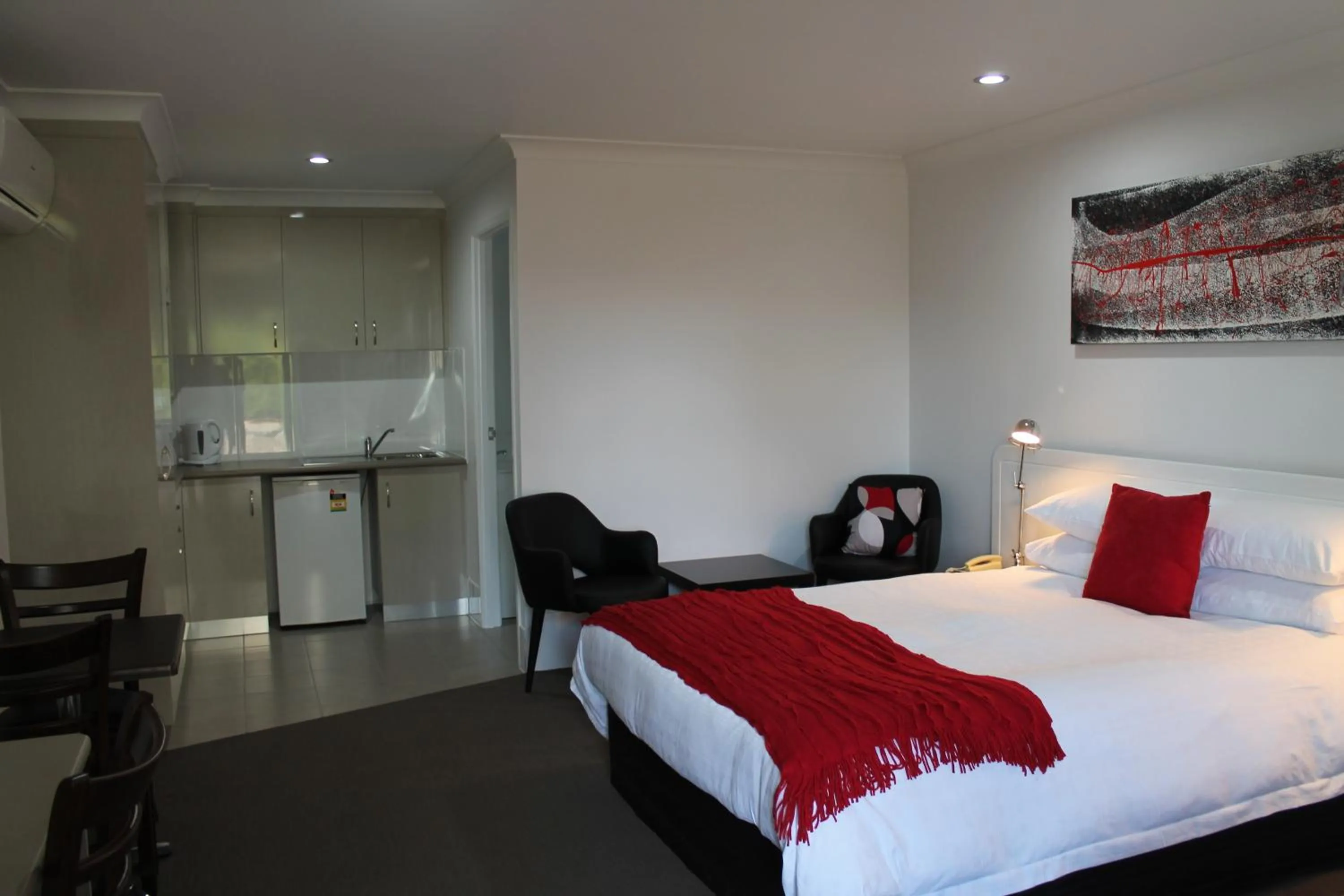 Deluxe Queen Room in Alexander Motel