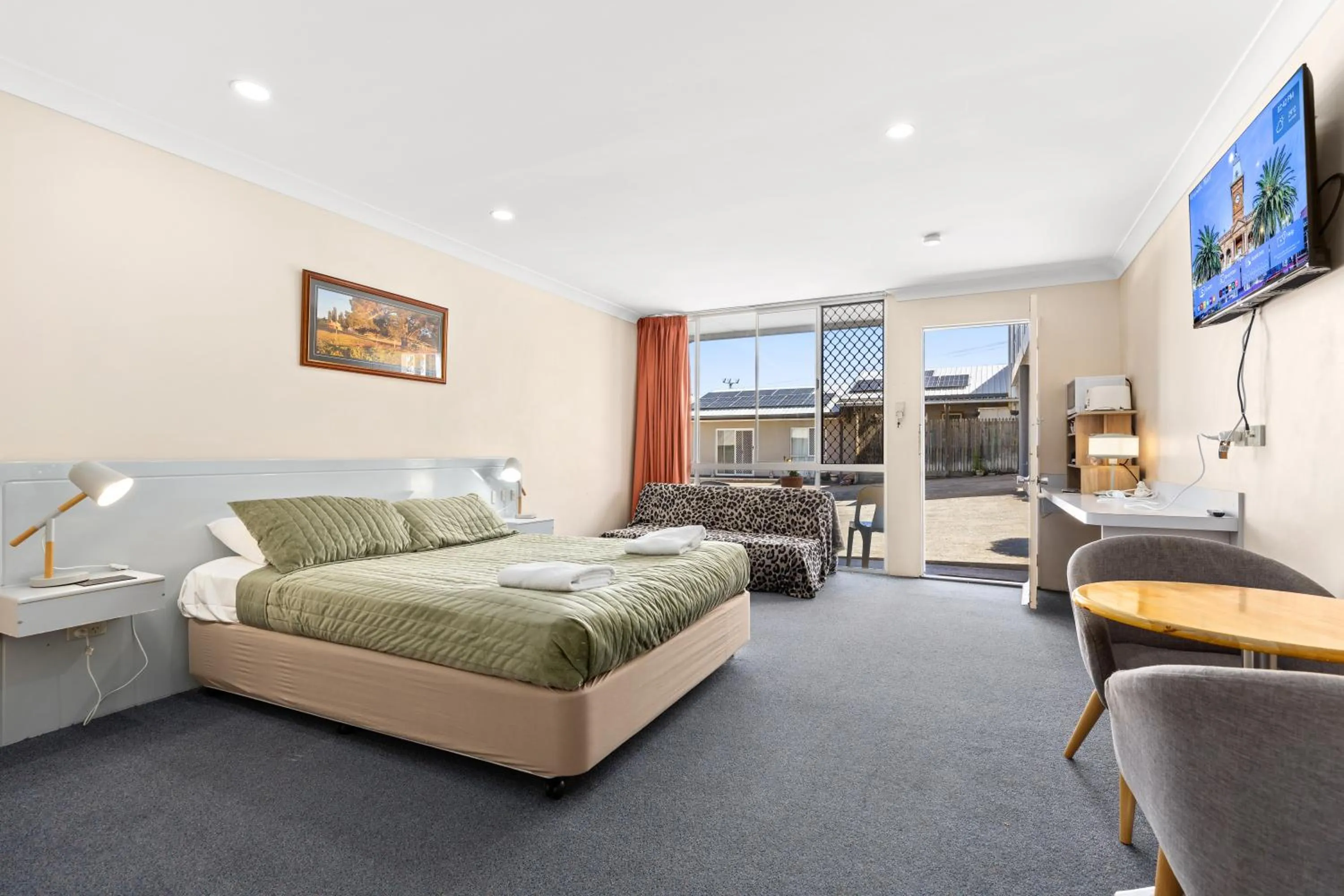 Queen Room - Disability Access in Alexander Motel