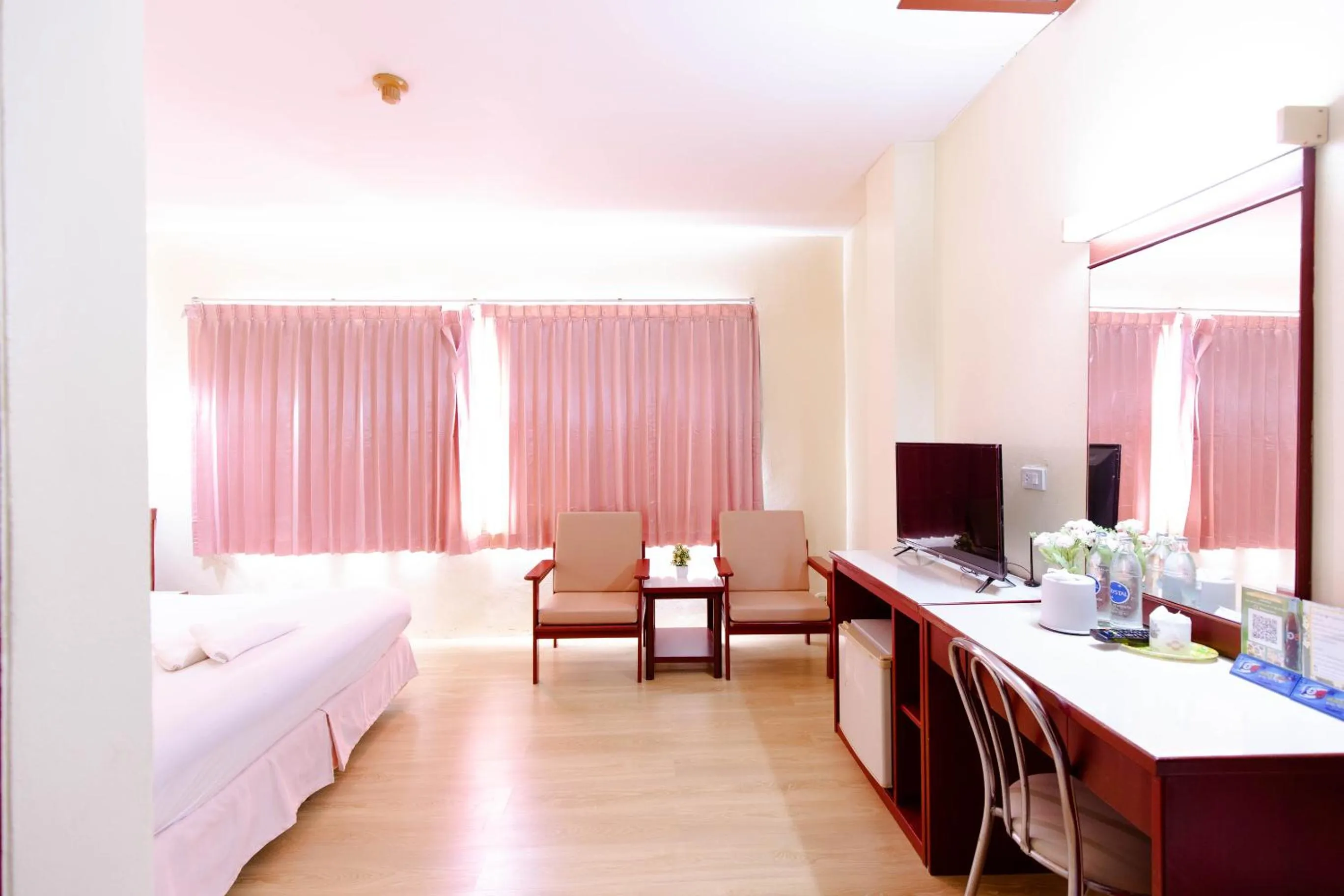 Standard Twin Room in Chumphon Palace Hotel