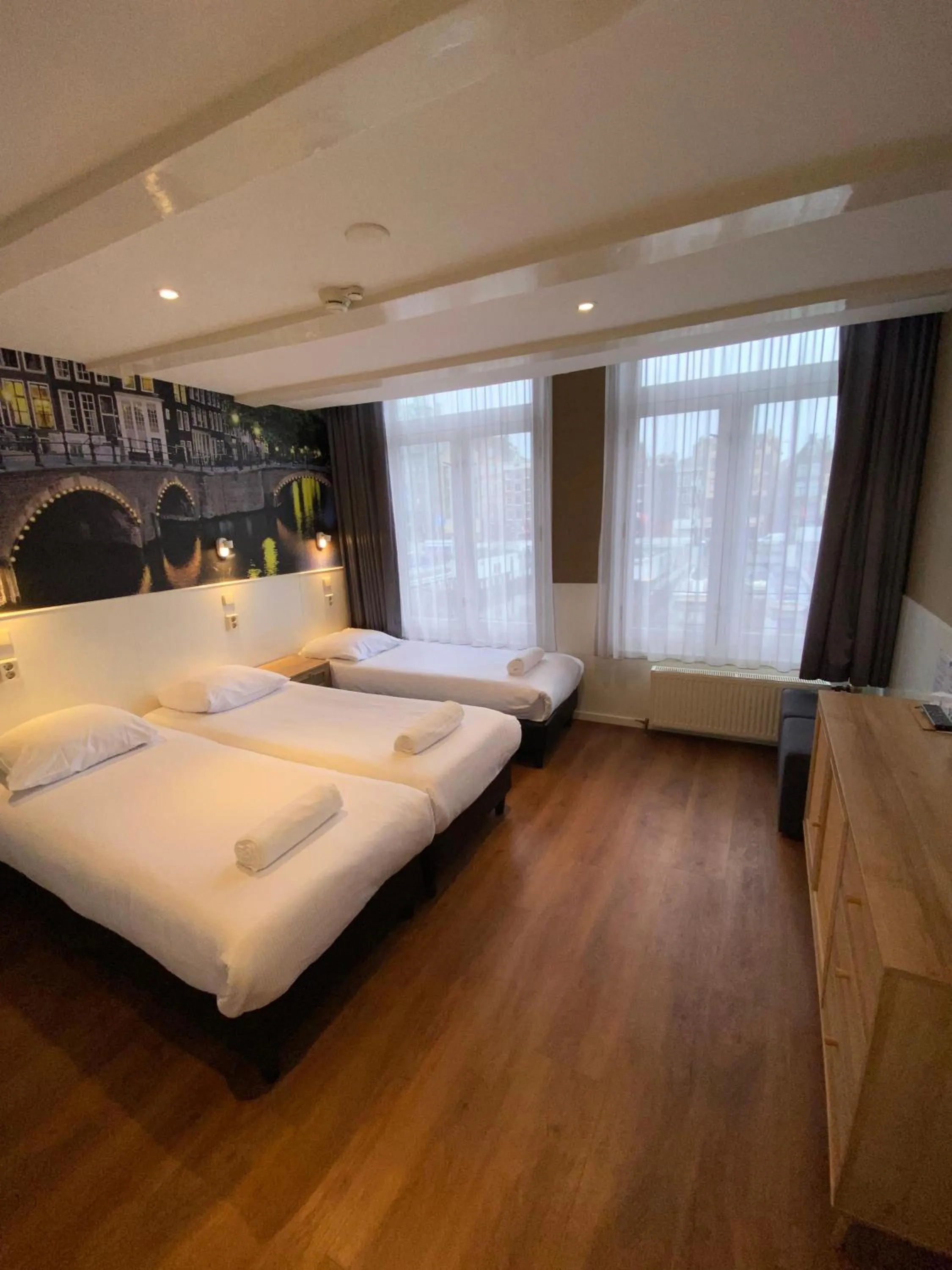 Triple Room with Canal View in Hotel Old Quarter