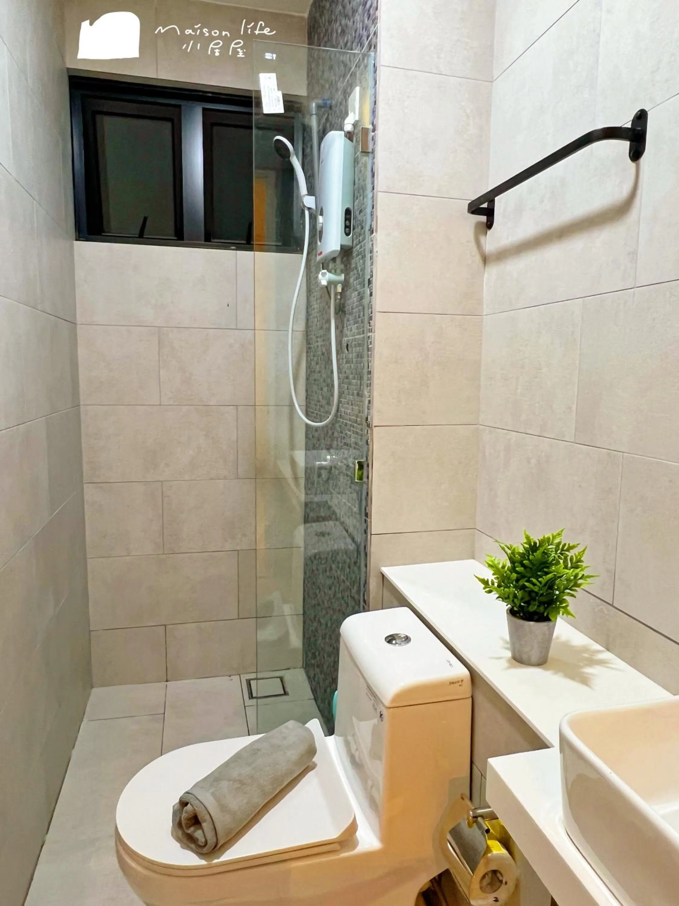 Studio with Balcony in The Shore Maison Life 小居屋