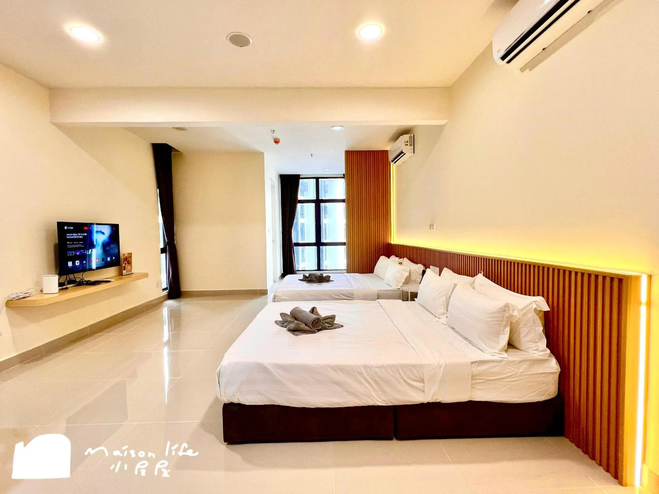 Studio with Pool View in The Shore Maison Life 小居屋