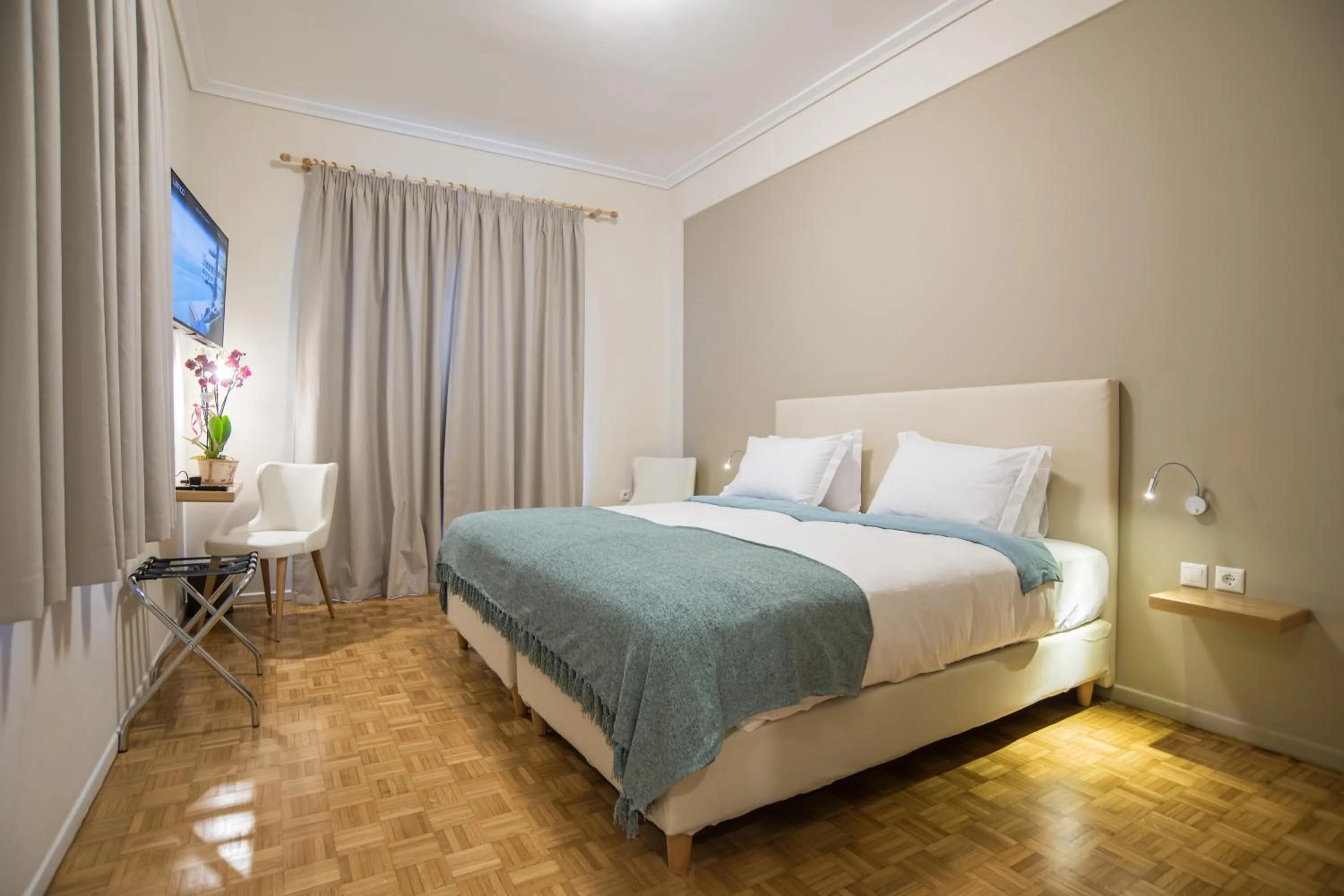 Quadruple Room with Balcony in V Hotel Delphi